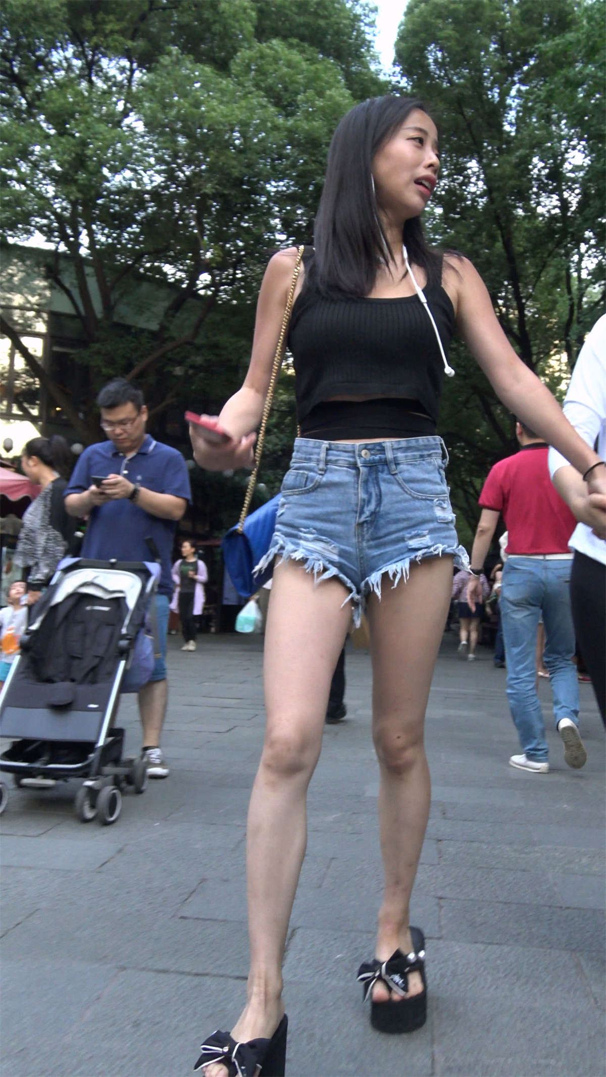 高腰超短碎边热裤长腿美女
