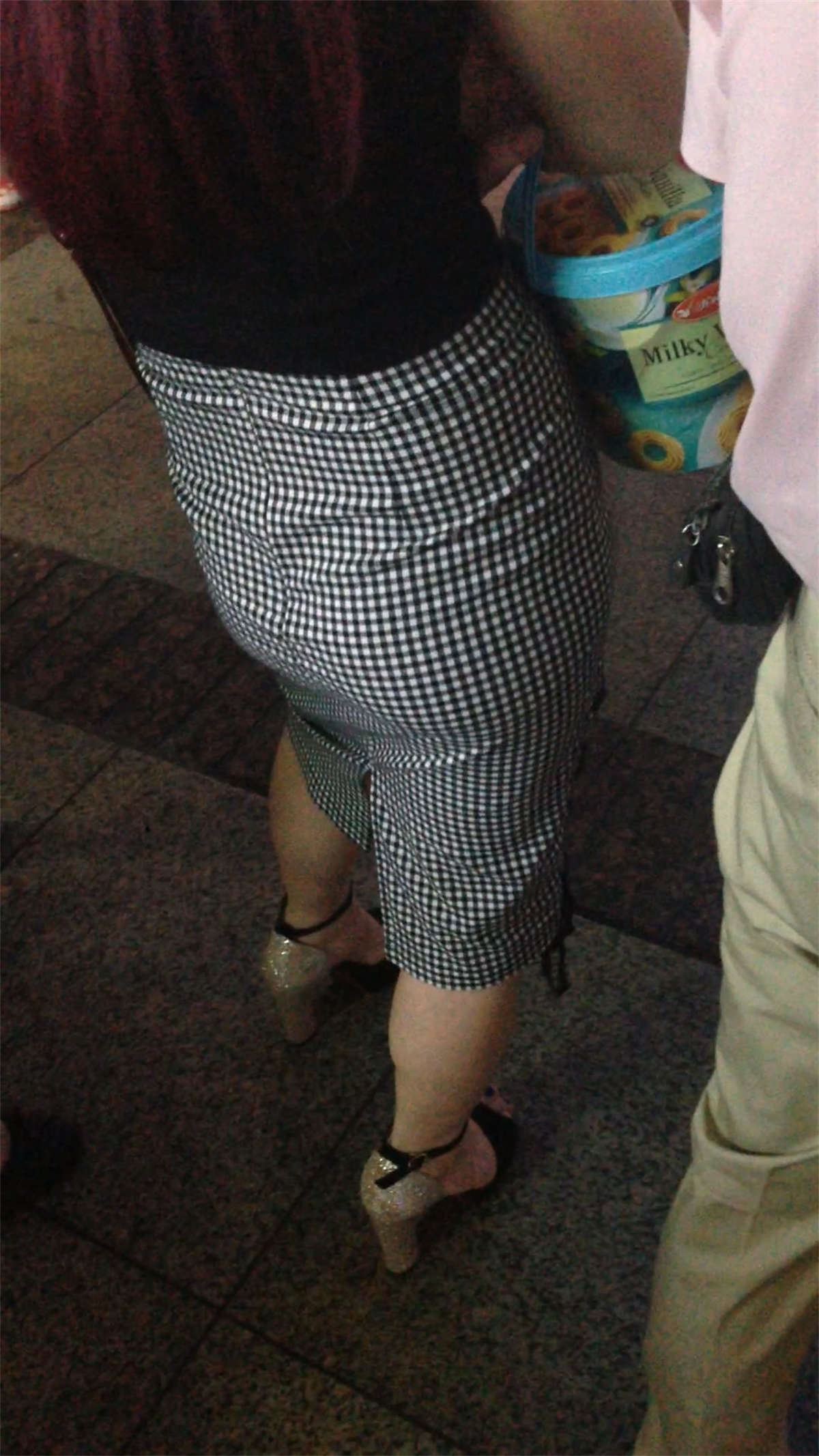 牛仔7分裤美女