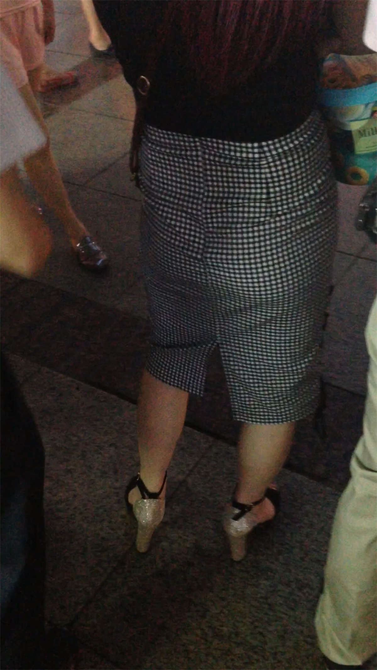 牛仔7分裤美女