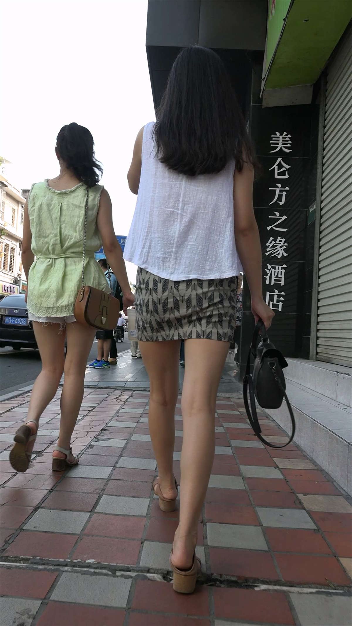 极品包臀长腿美女