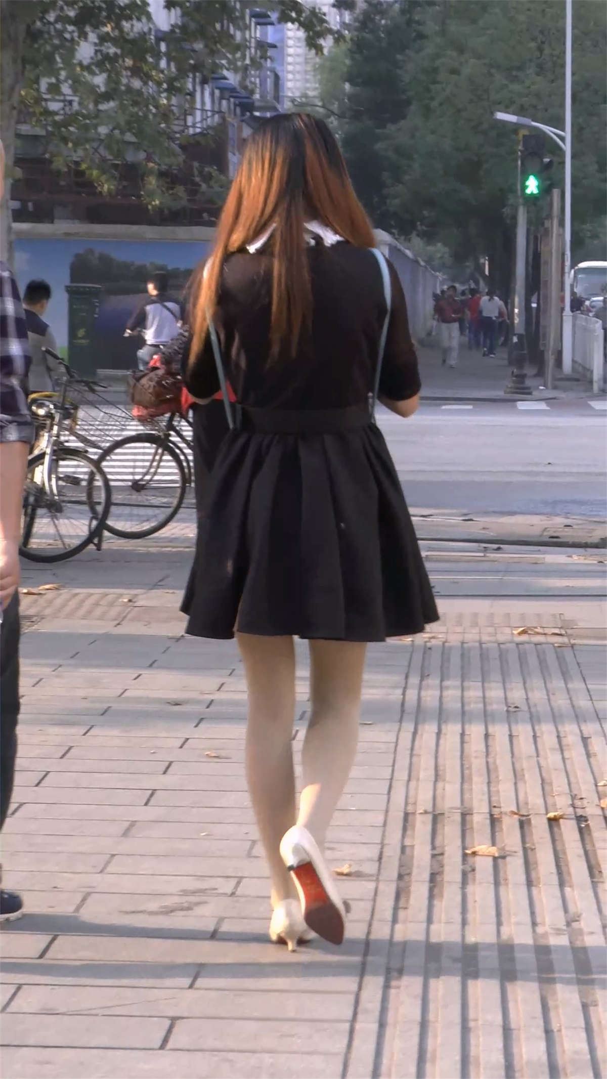 肉丝纤细美腿少女