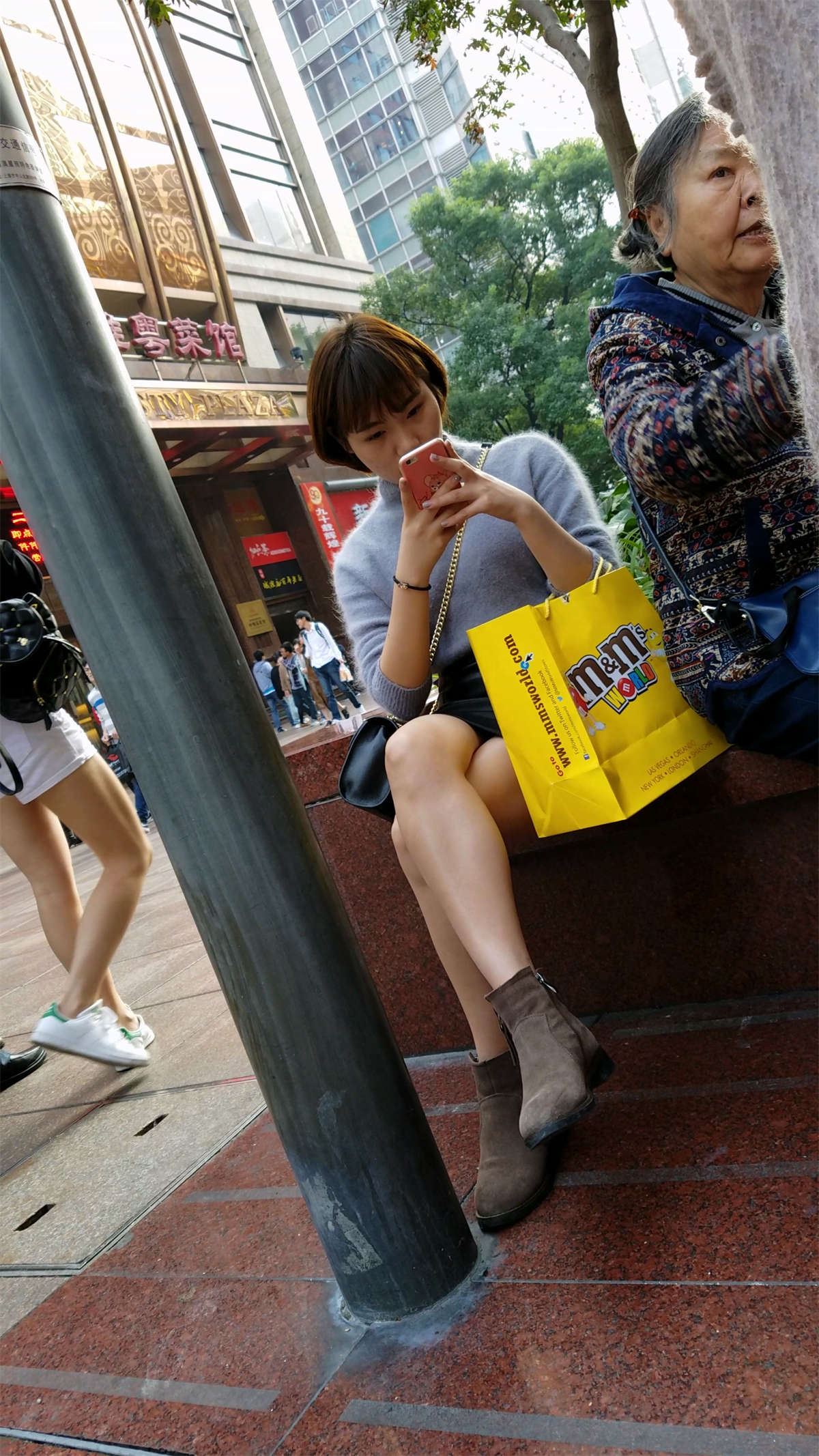 黑色短裙清纯美女