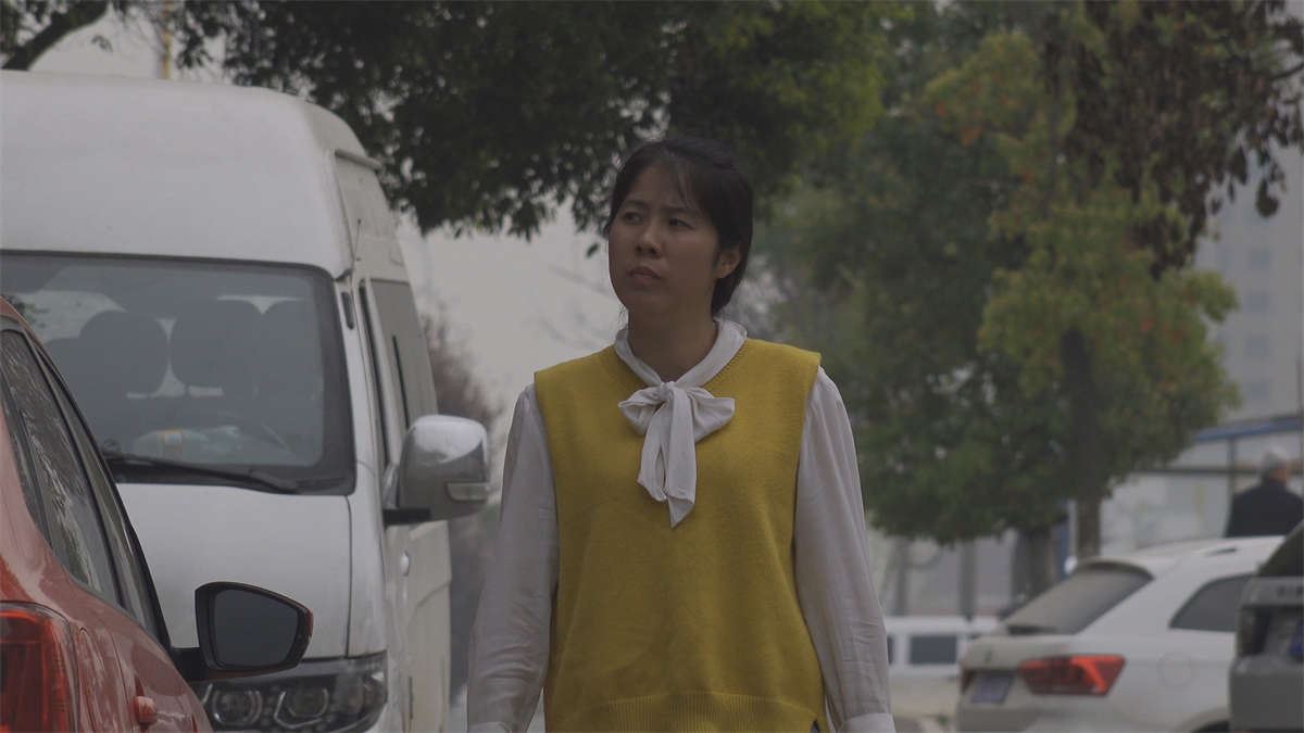 橙色高跟鞋紧身蓝牛美女