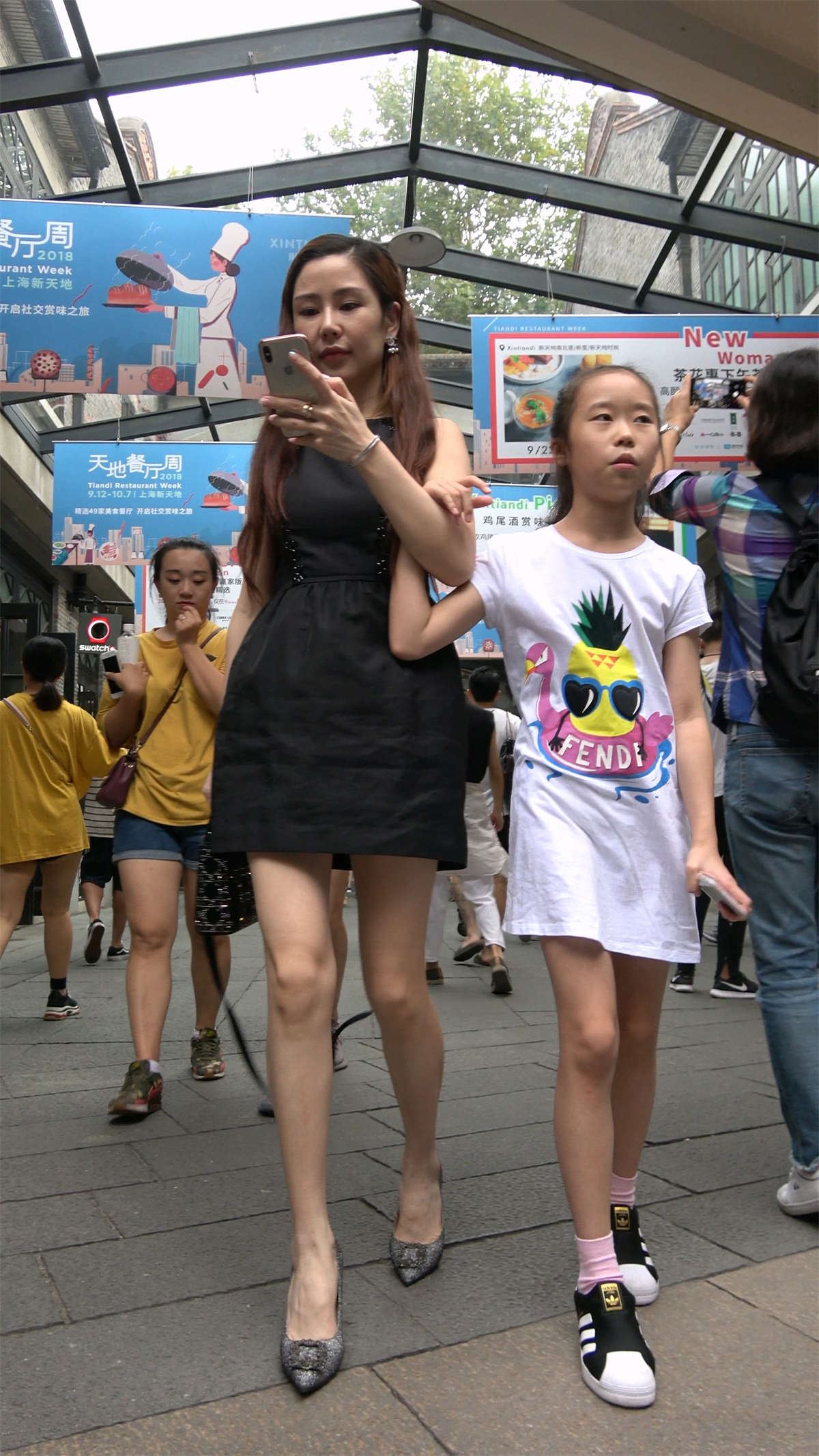 很忙很美的气质靓女