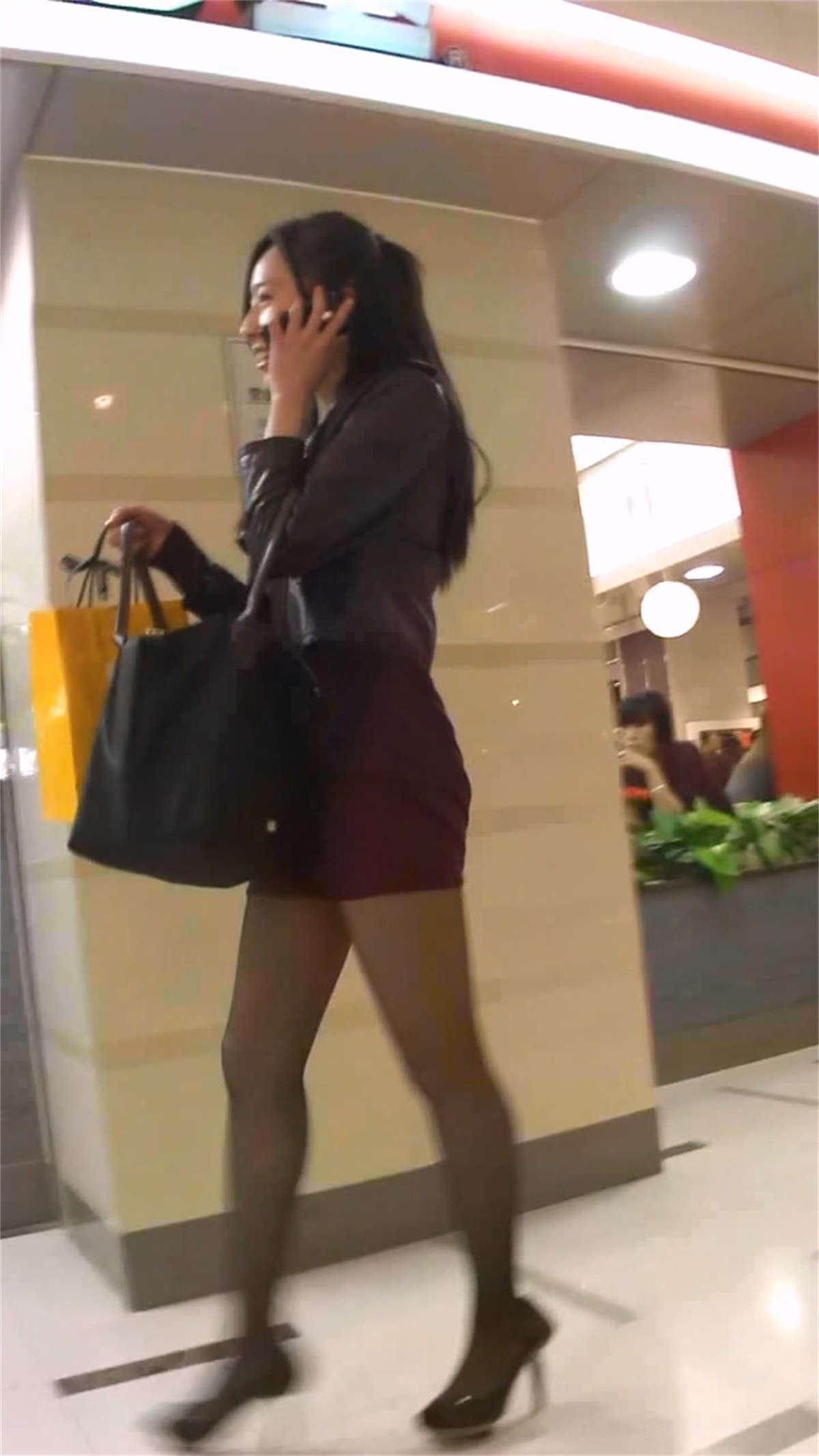 极品性感紫色紧身包臀裙黑丝美女