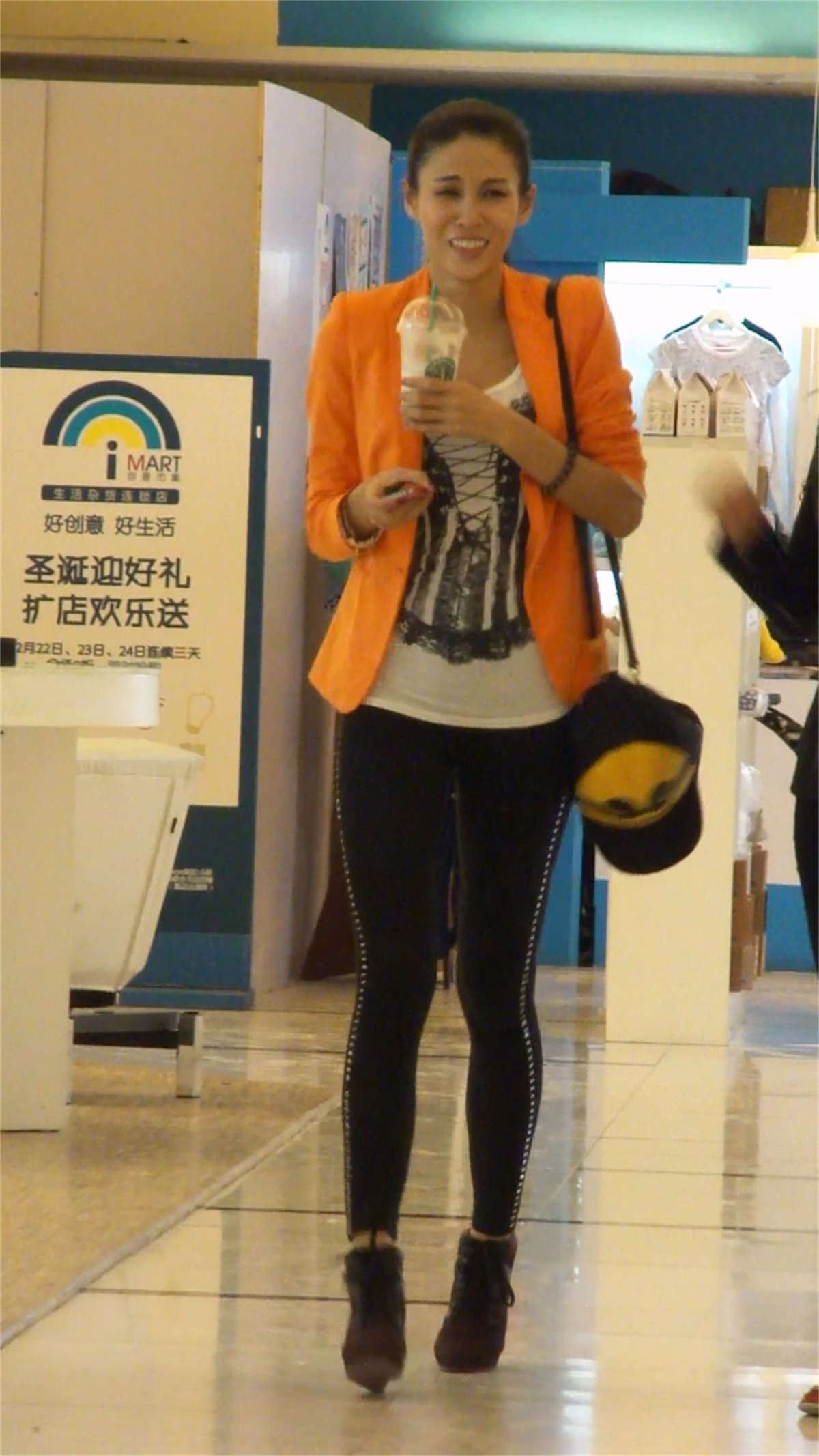 紧身裤长腿美臀美女