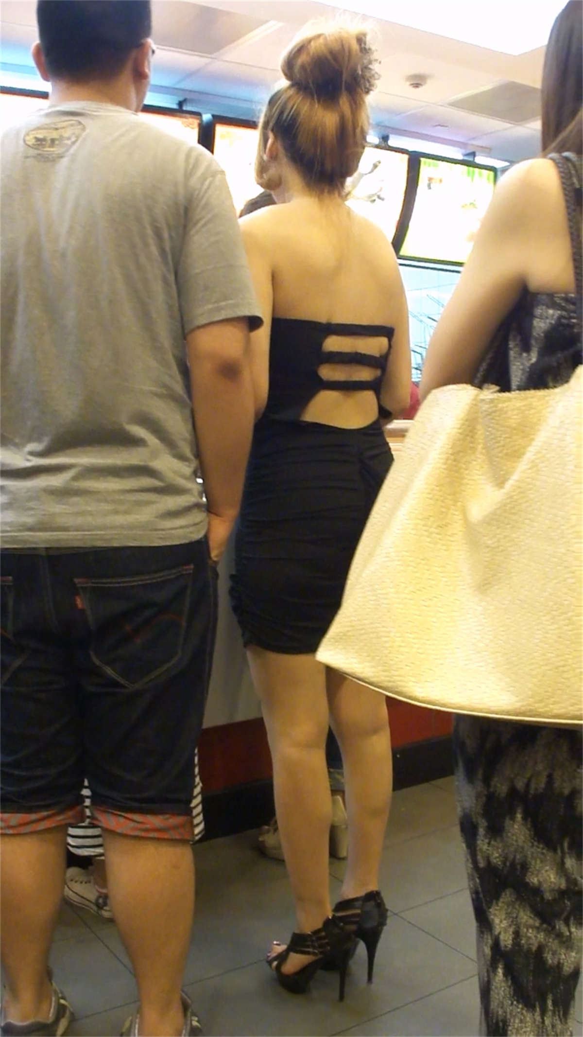 露背装美女