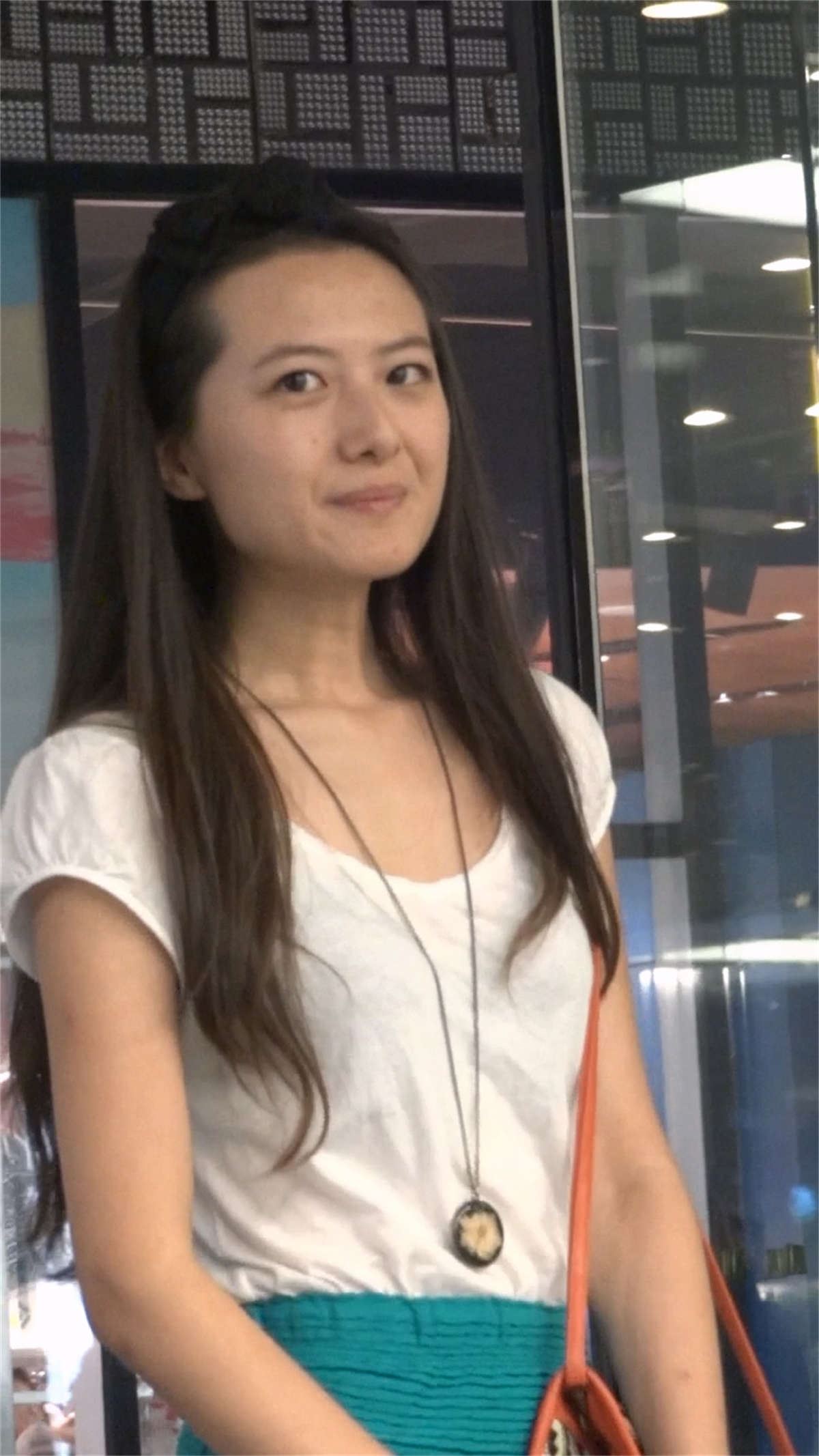 蓝色紧身短裙极品气质美女