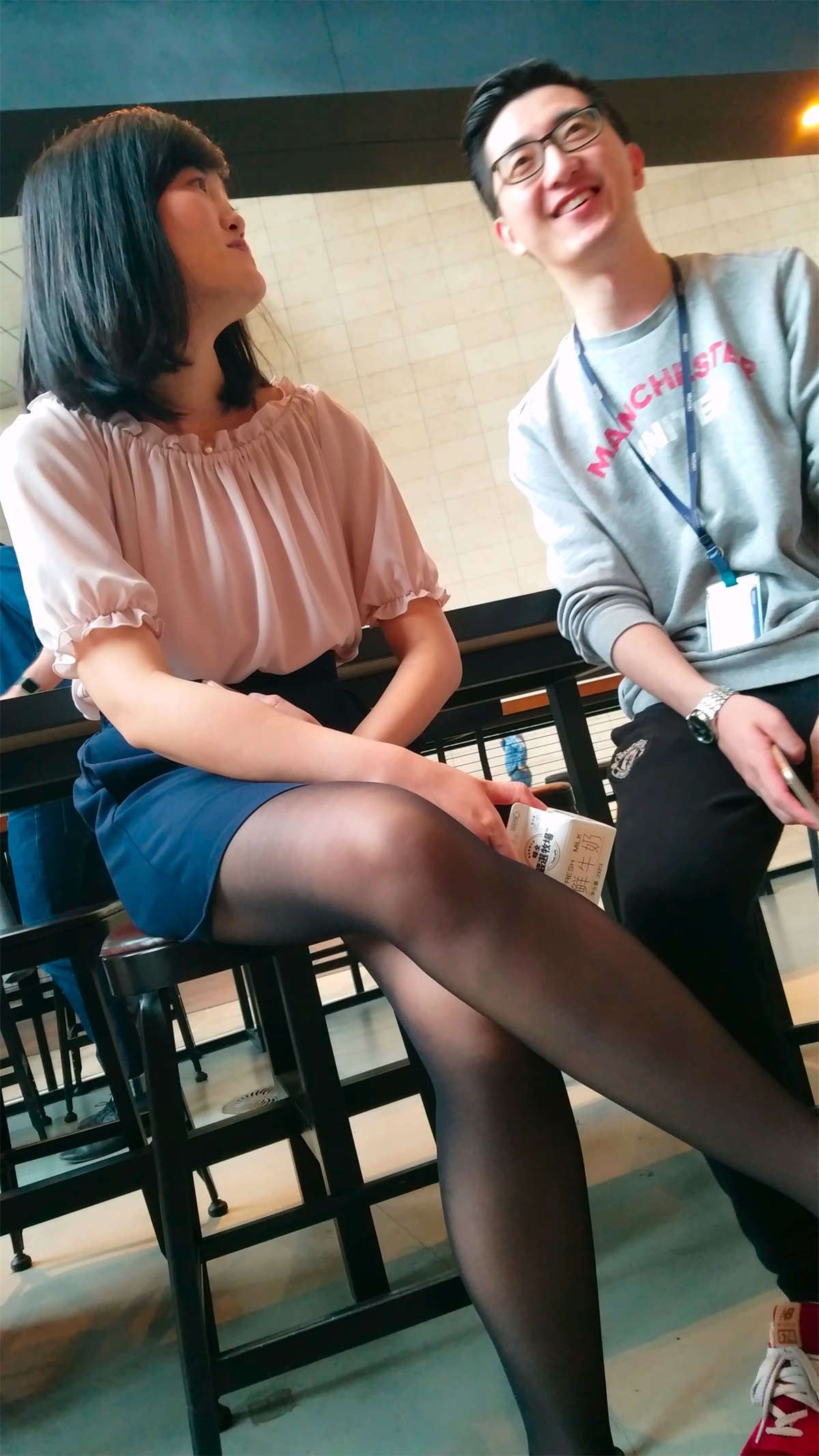 街拍视频黑色丝袜高跟美女