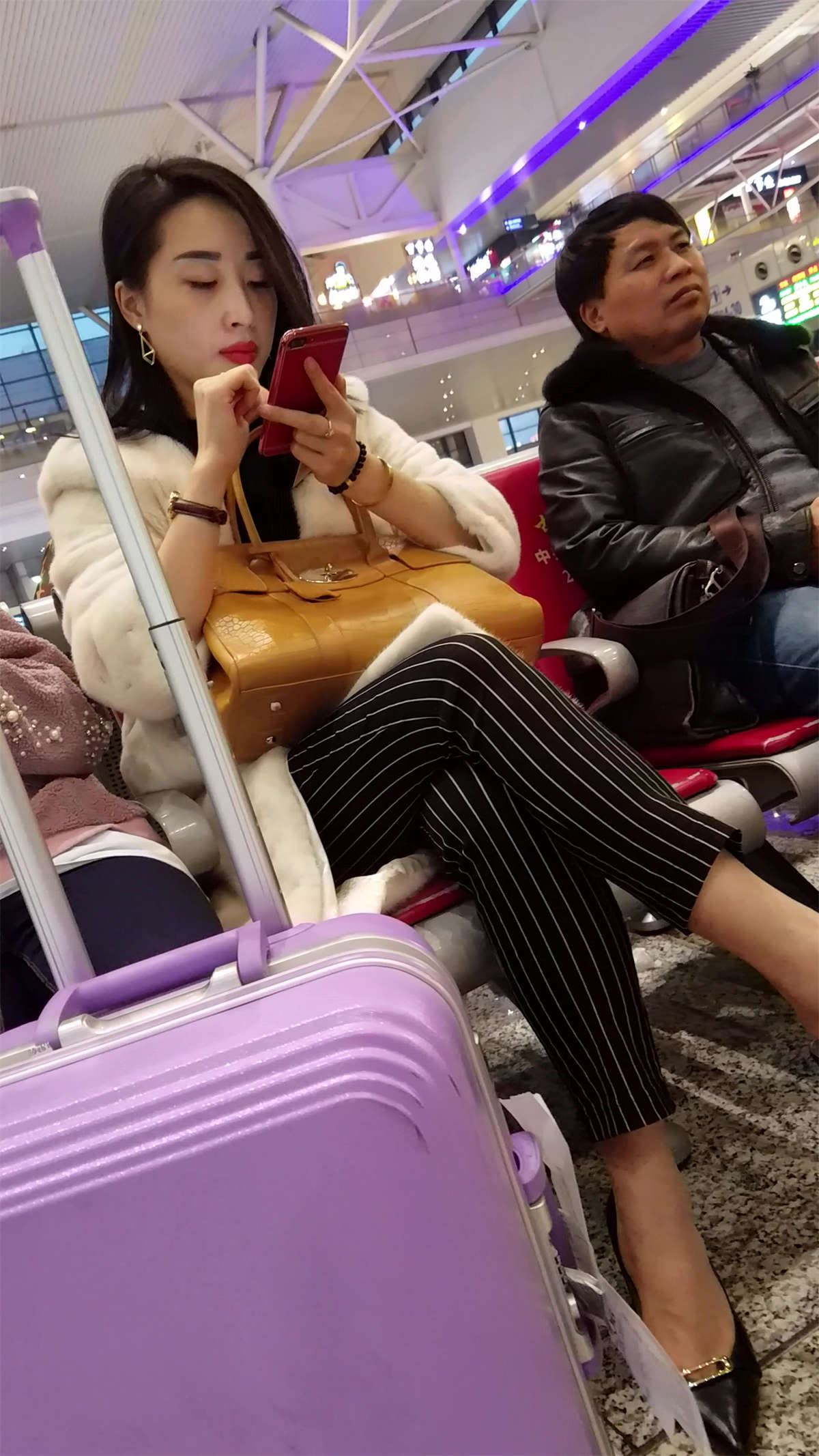 候机室御姐高跟美足