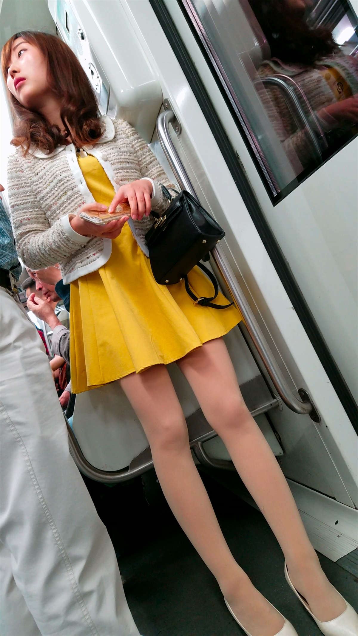 白色高跟肉色丝袜黄色连衣公主短裙美女极品美腿