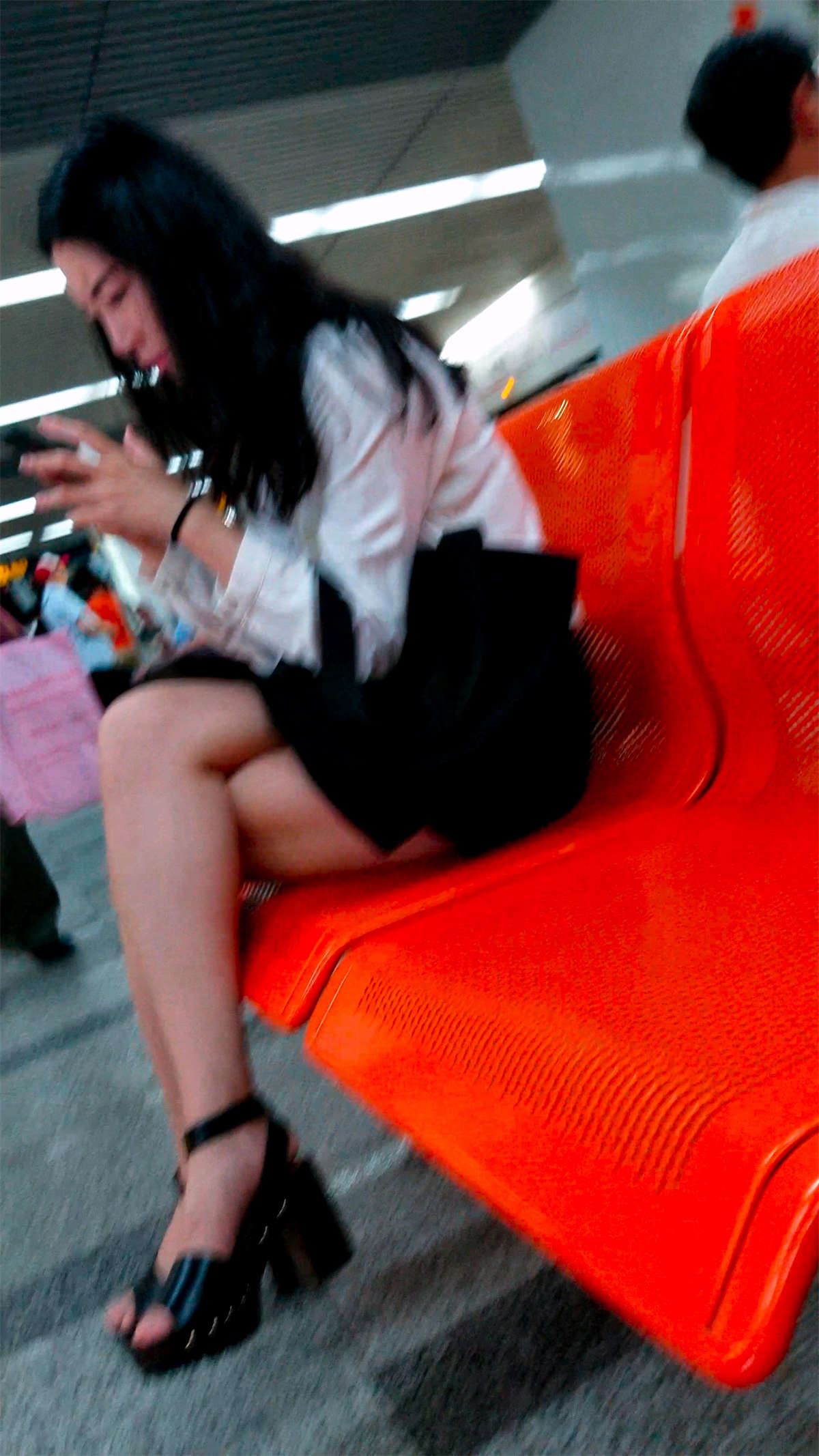 白衬衫短裙裸图凉高跟美丽MM