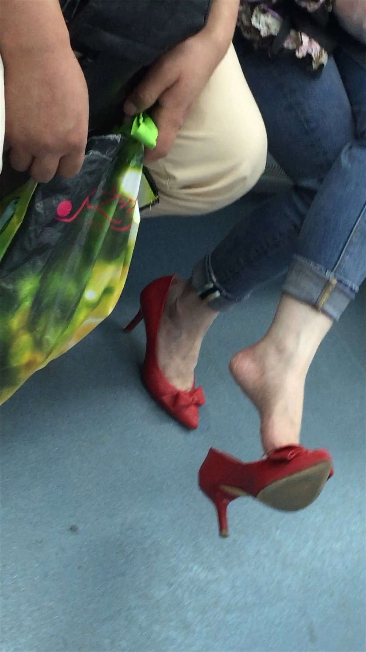 红高MM挑鞋