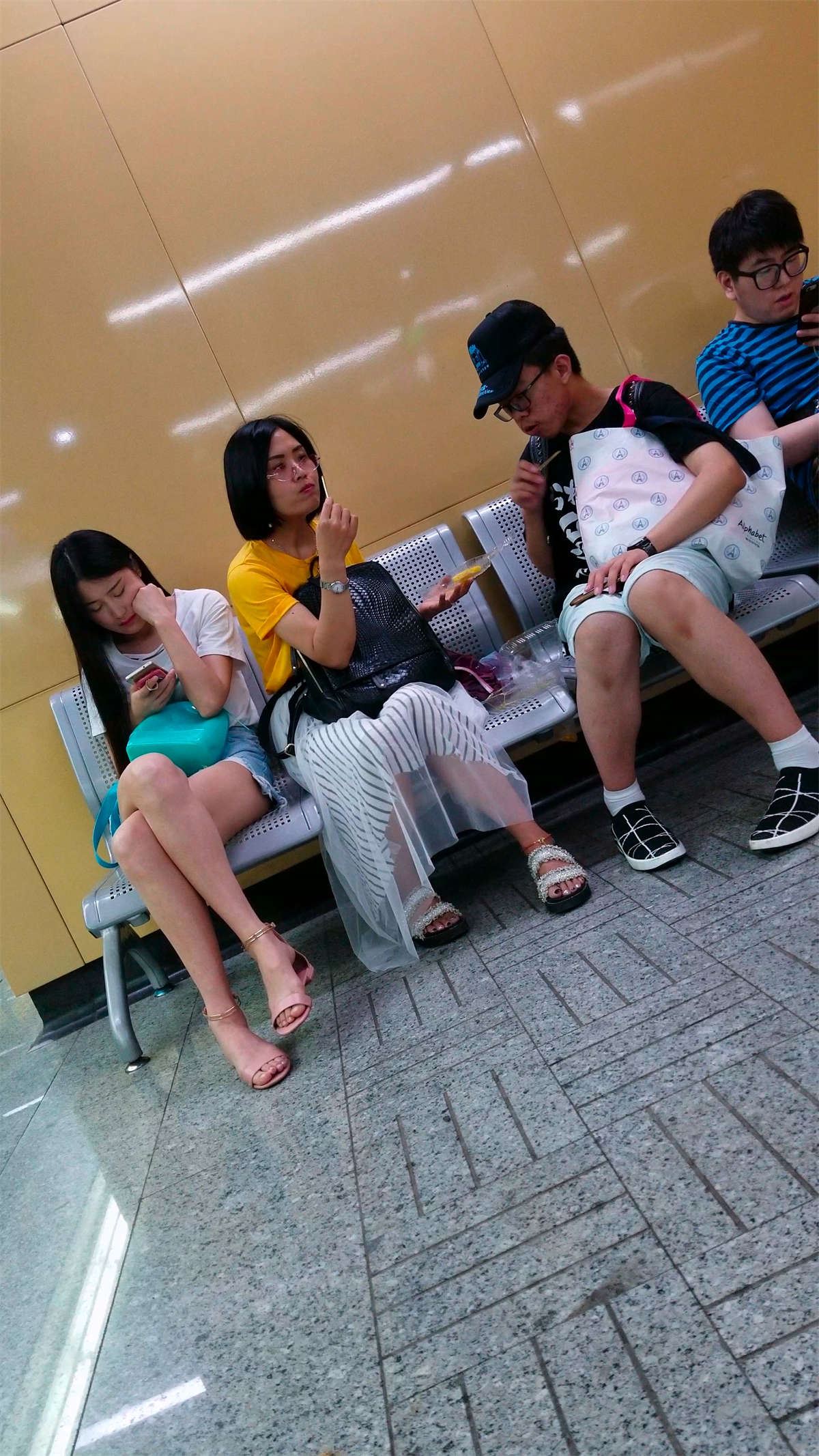 等侯的女孩
