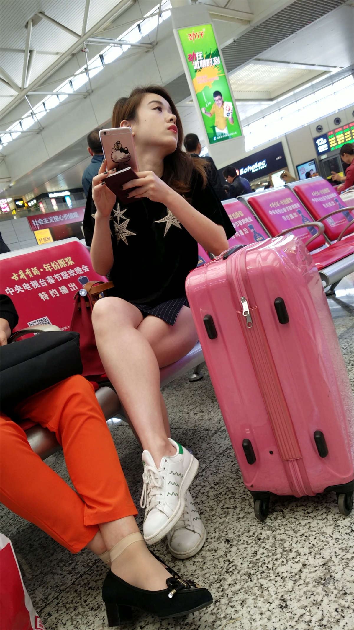 开叉包臀裙极品长发漂亮女神白肤美腿