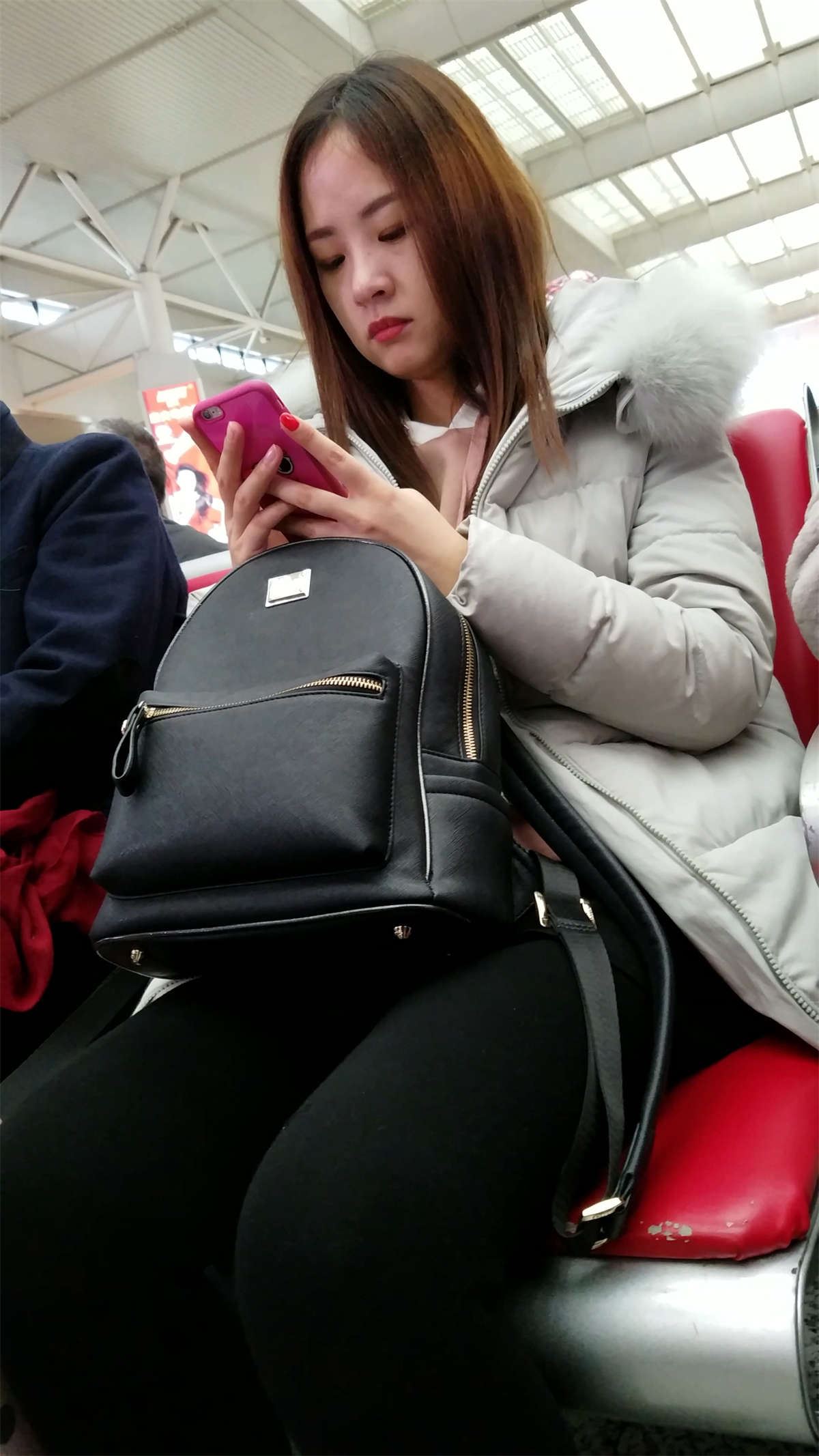 黑色打底丝袜包臀短裙细腿长发漂亮美女