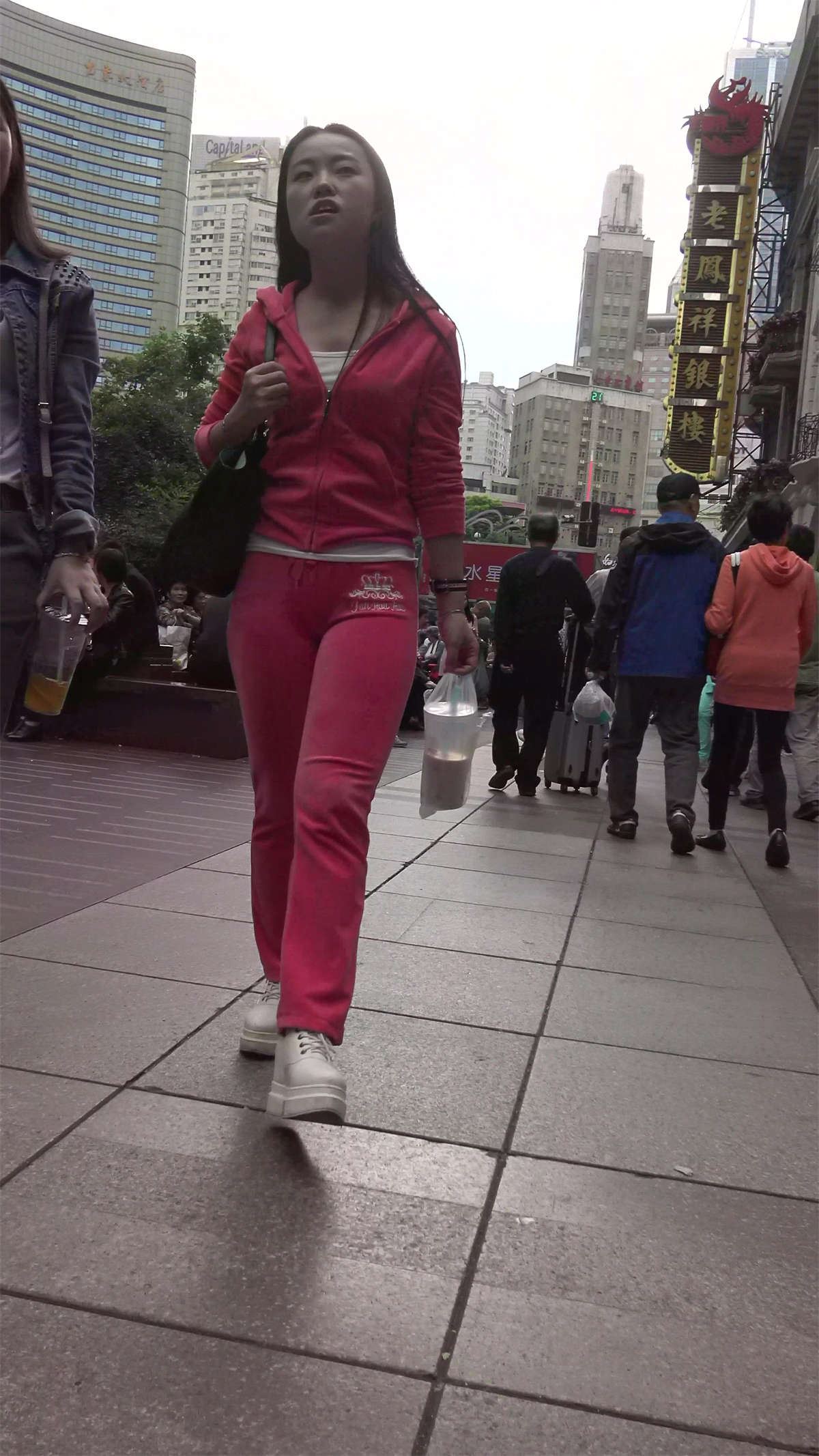 超级饱满美三角粉红色套装韵味美女