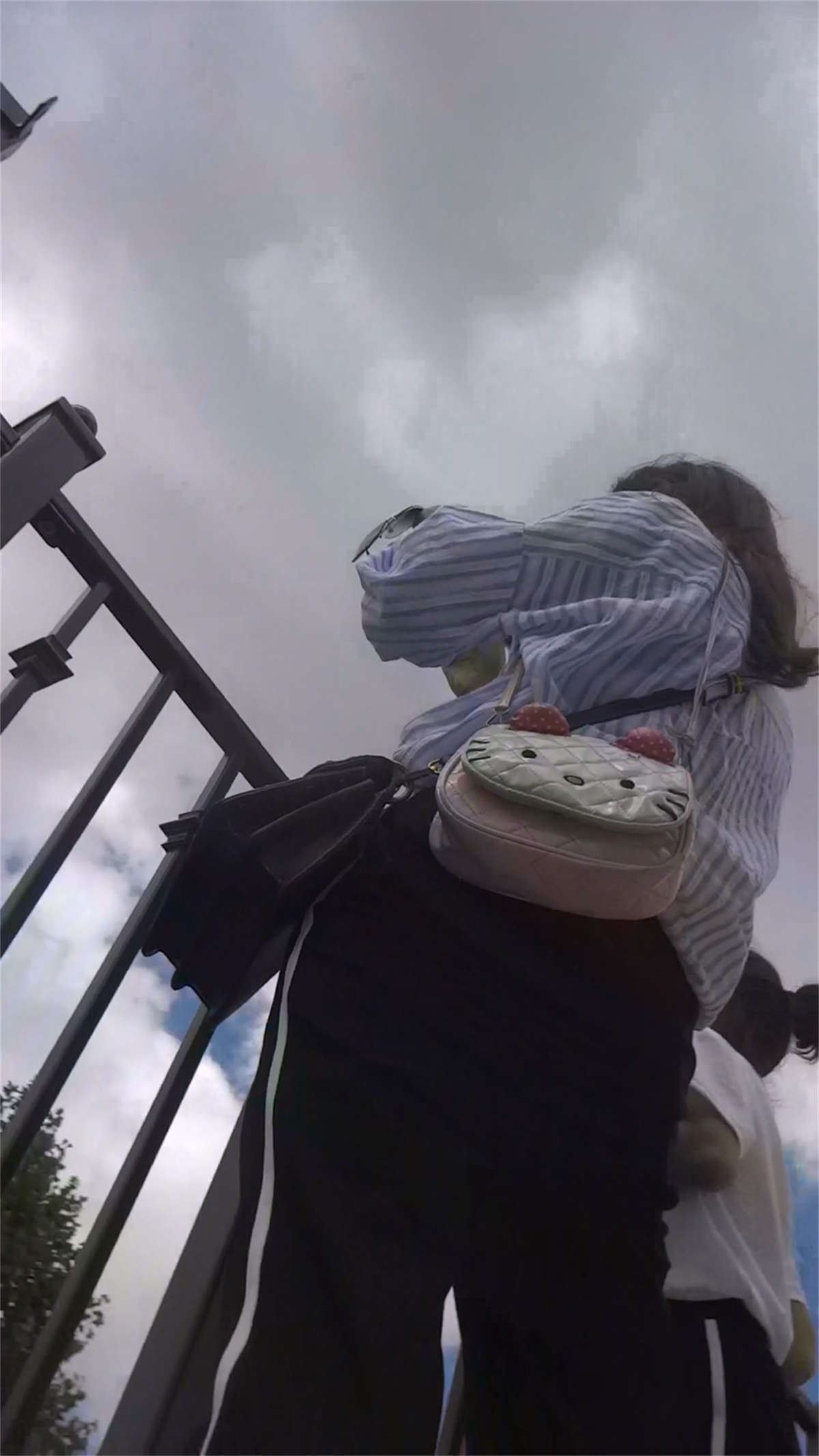 格子短裙安全裤小美女