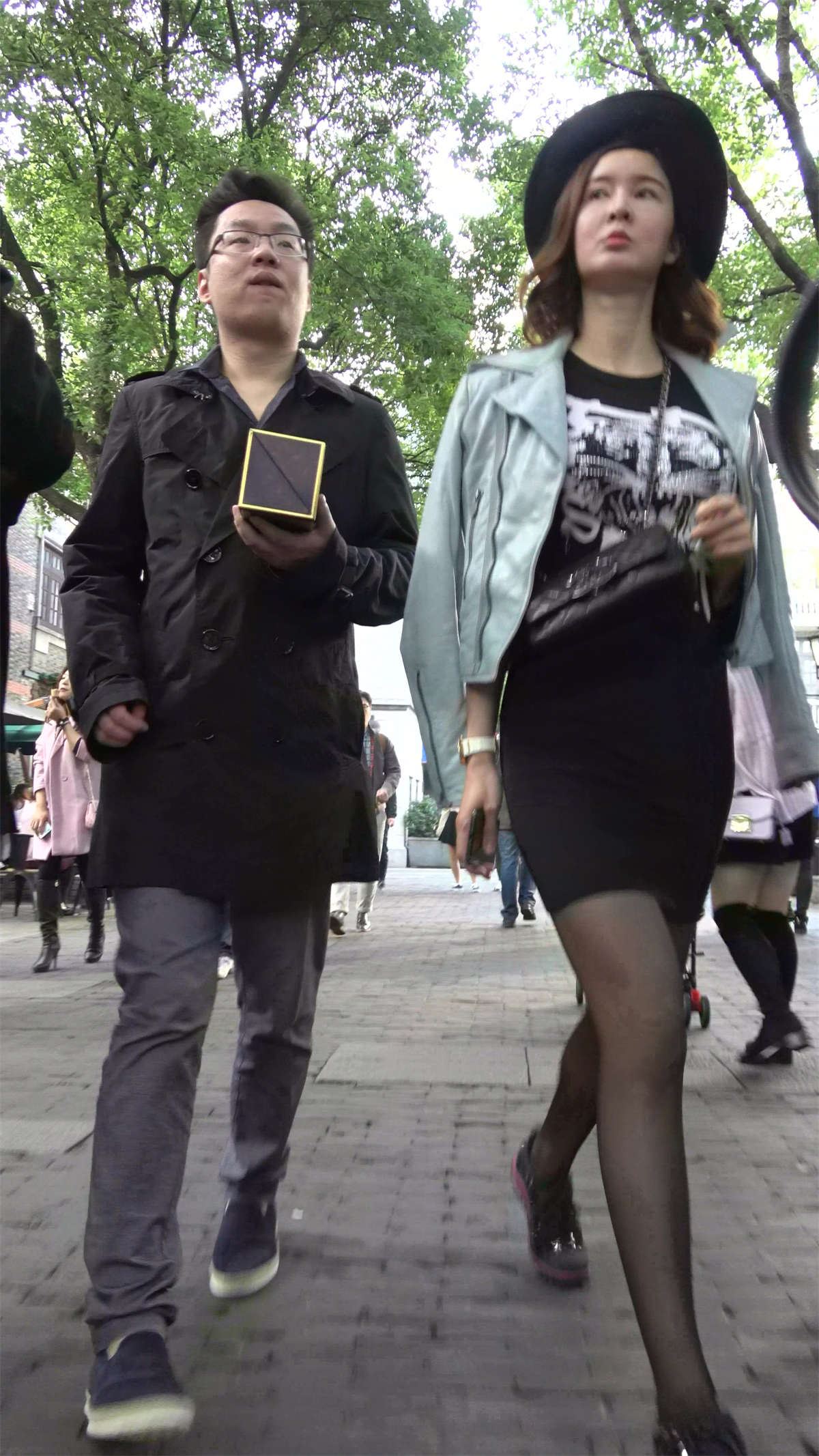 极品性感街拍黑丝美腿短裙美女