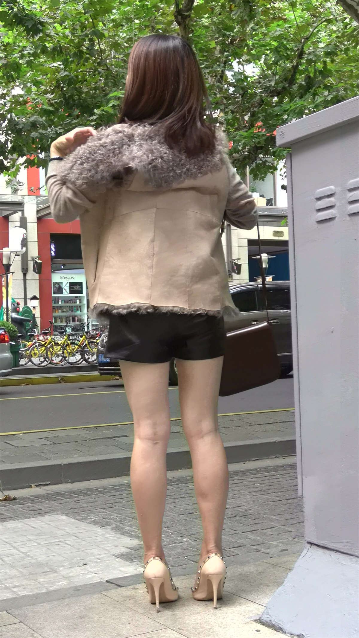 性感美腿米色高跟鞋街拍美女