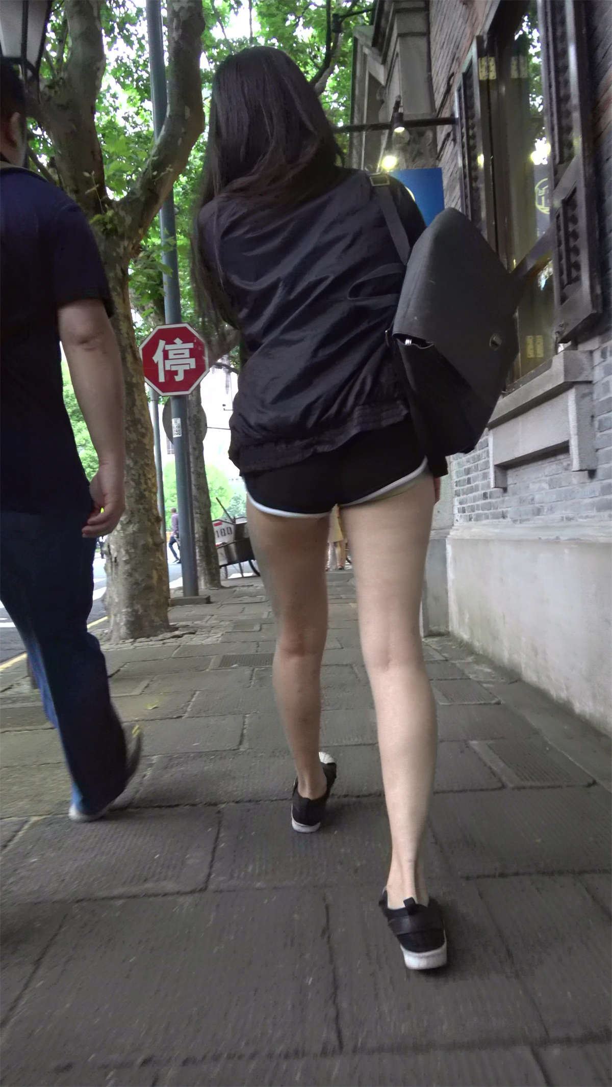 超短运动裤甜美笑容美女姐姐