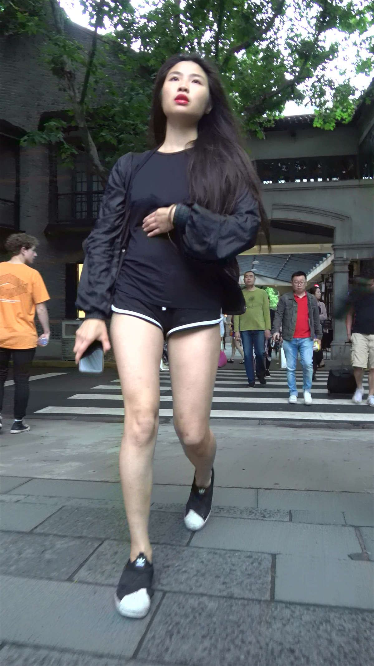 超短运动裤甜美笑容美女姐姐