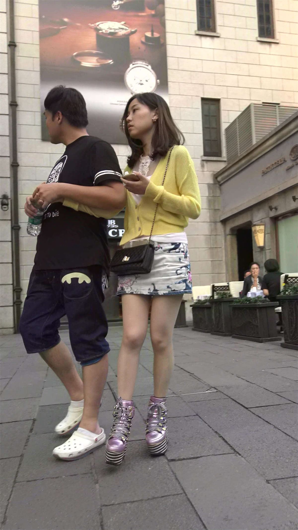黄衣服花色包臀裙气质高跟鞋美女