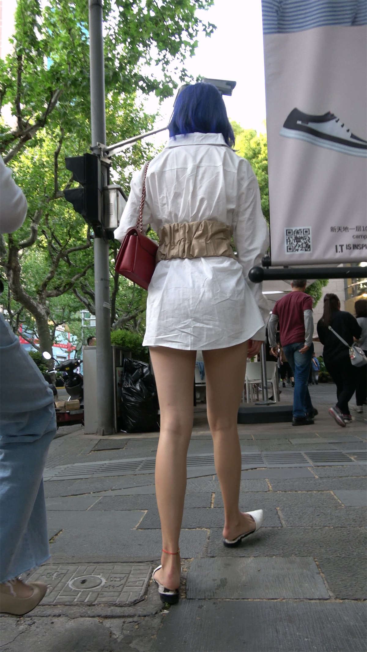 白色衬衫美腿气质性感美女