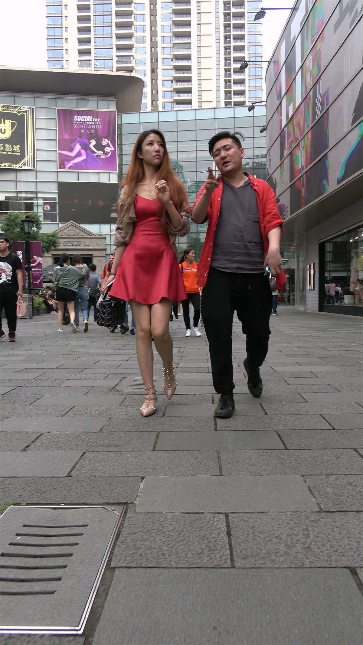 超气质红色连衣裙美腿美女姐姐