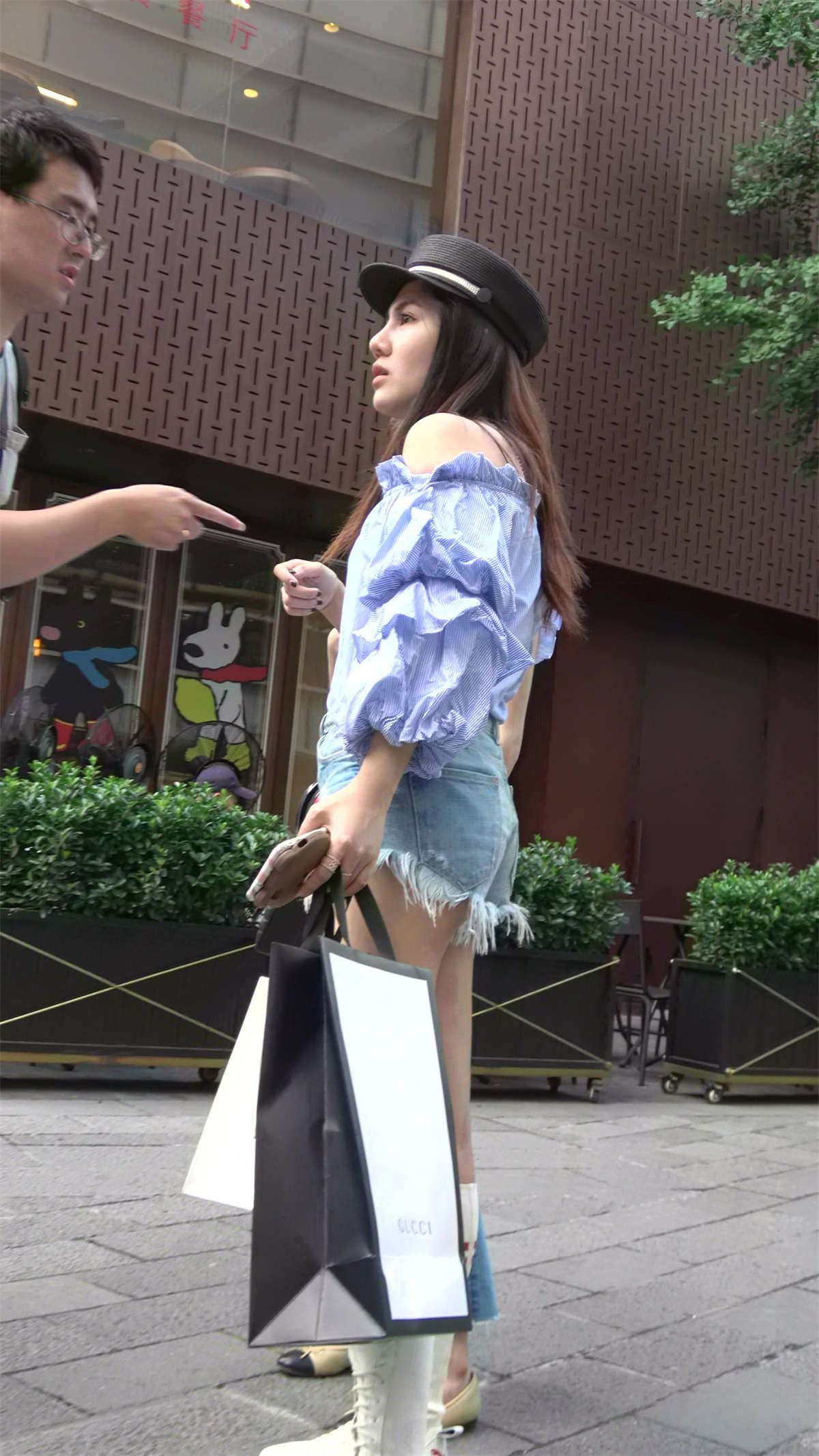 时尚靓丽超短牛仔热裤黑帽女神姐姐