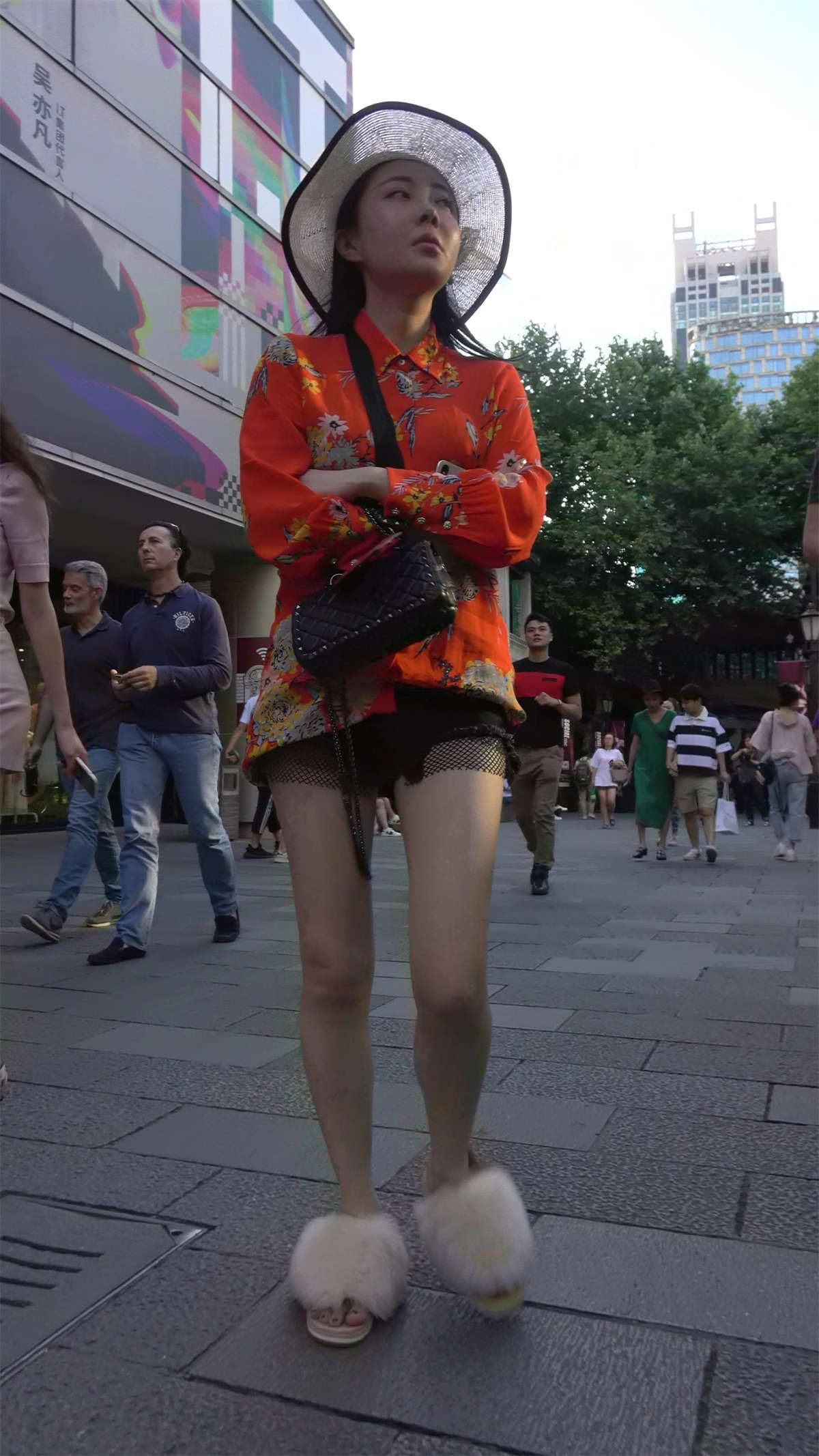 橙色花衣服太阳帽漂亮美女姐姐