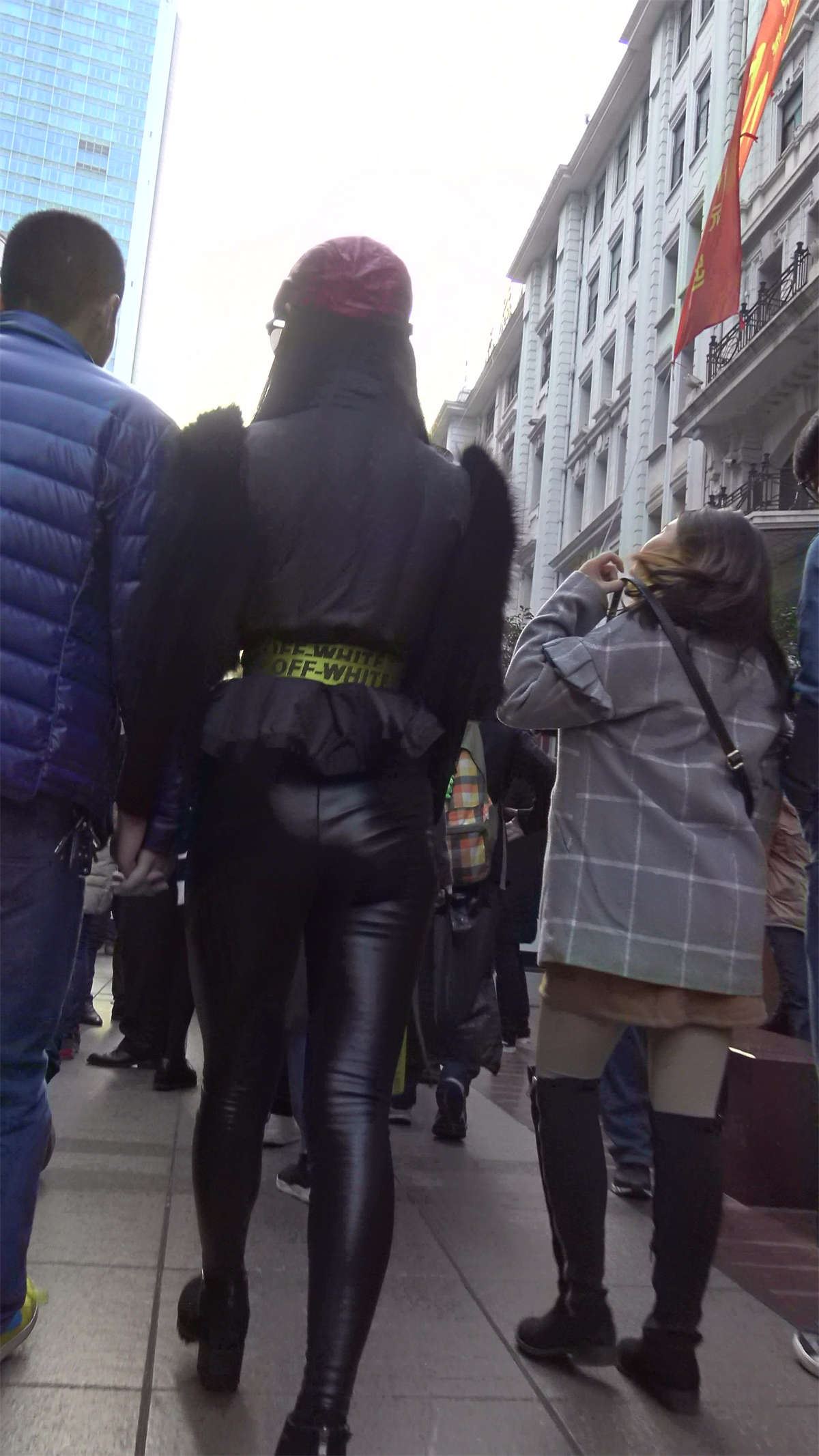 皮裤美臀性感街拍美女