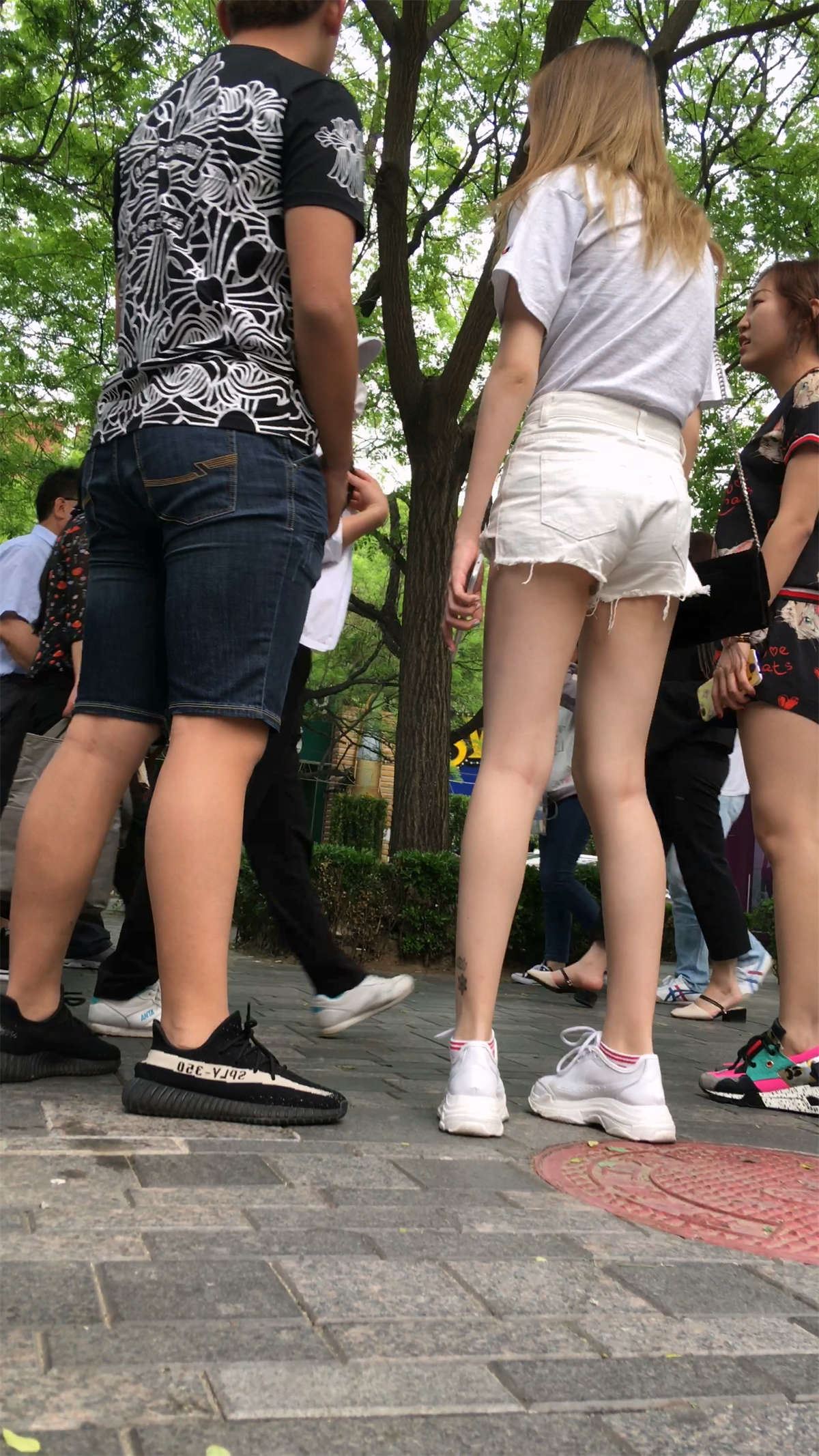 热裤美女