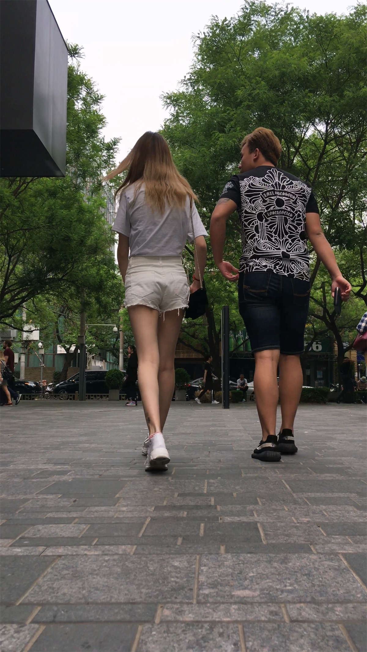 热裤美女