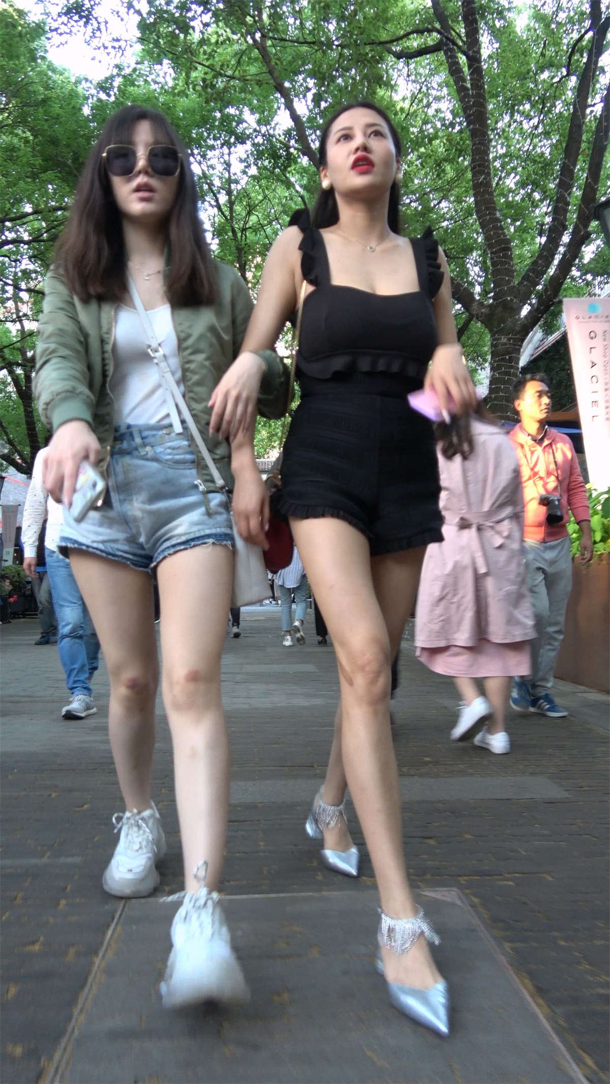性感身材美腿女子