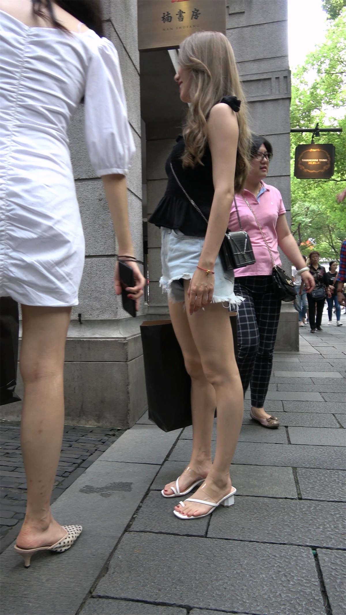 白裙气质美女姐姐