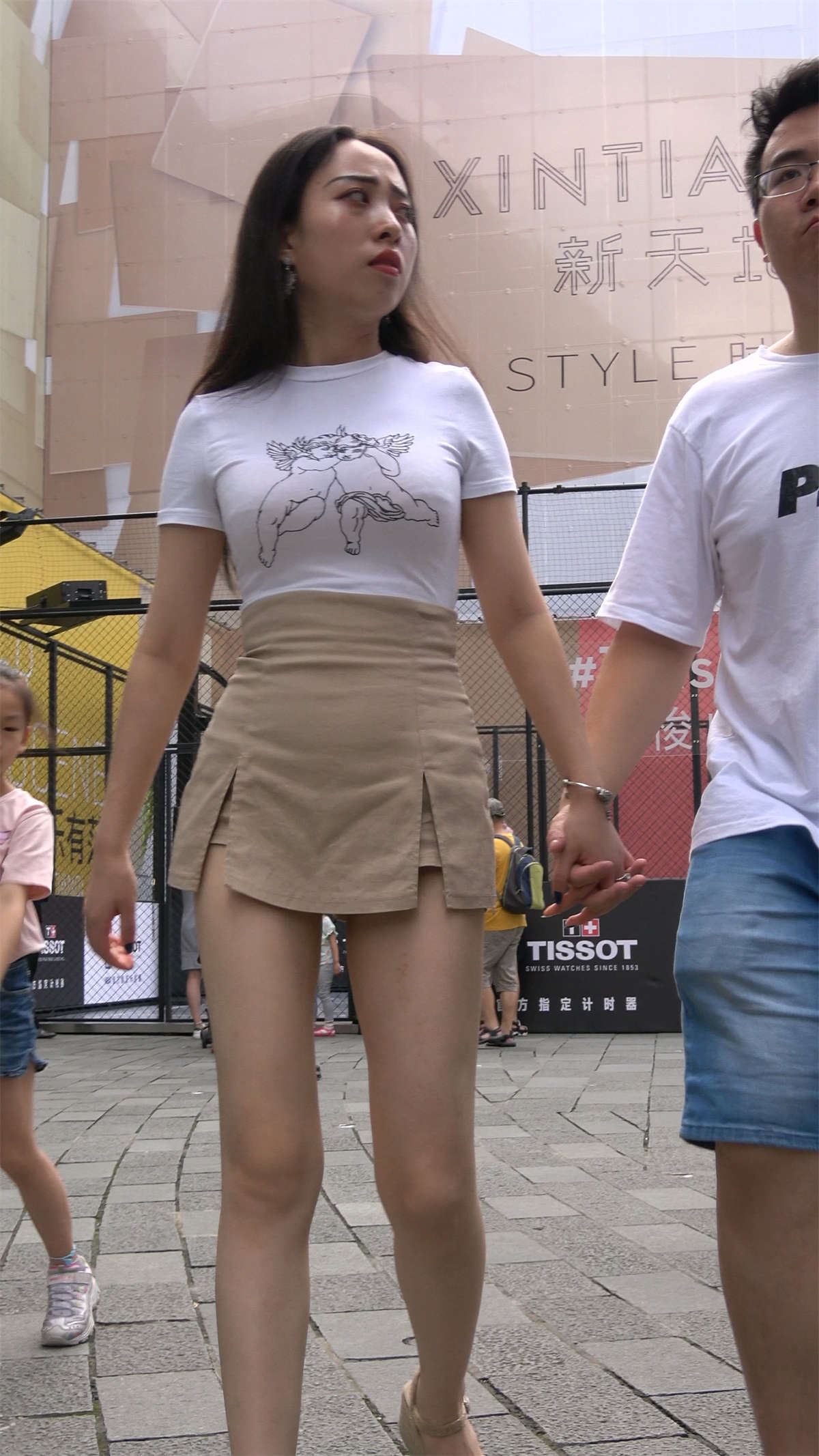 别人家的丰满漂亮小蛮腰女友
