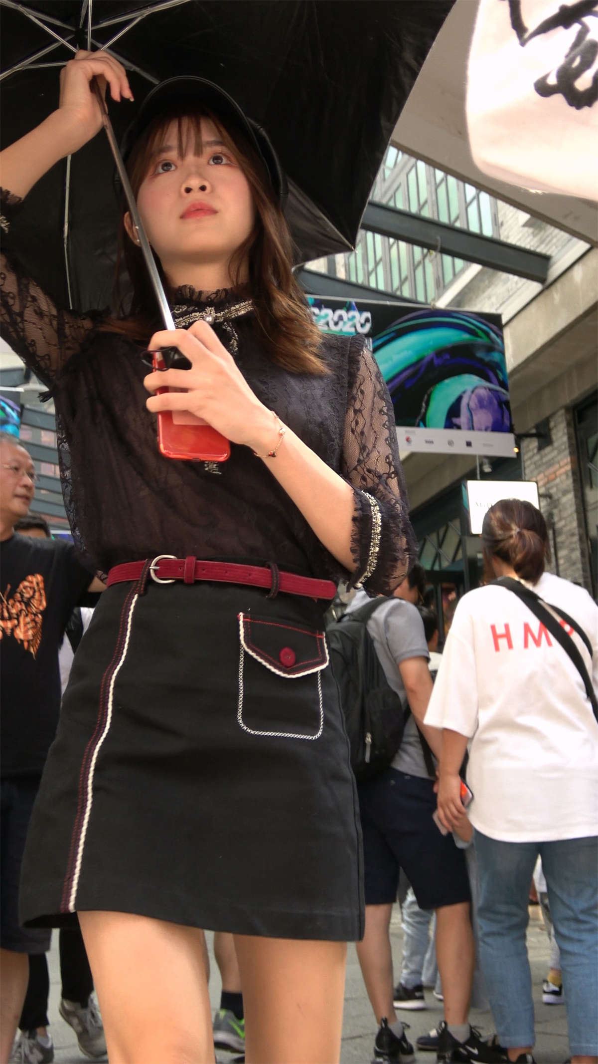 黑色蕾丝裙美女