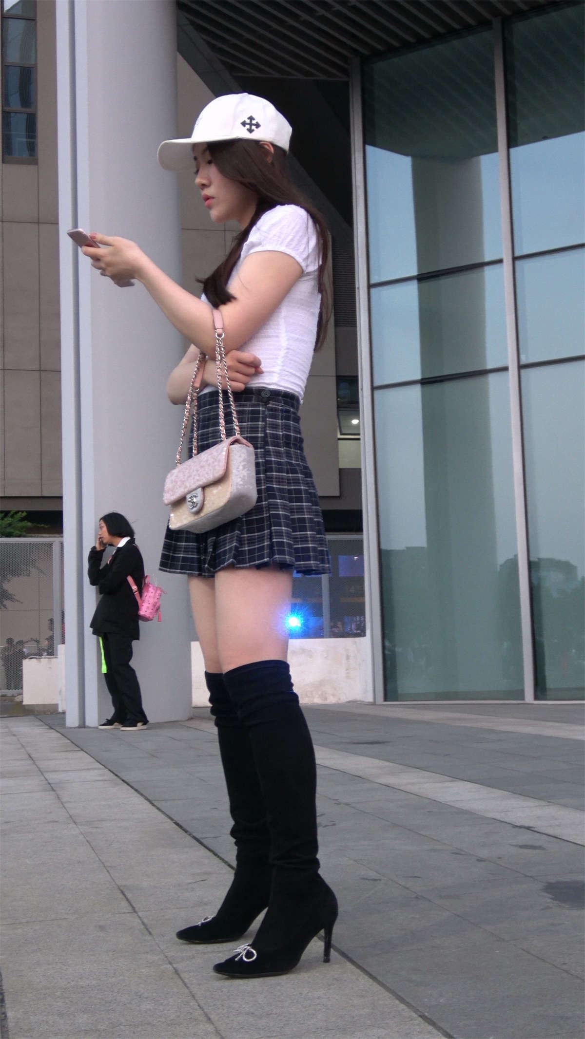 短裙气质小姐姐