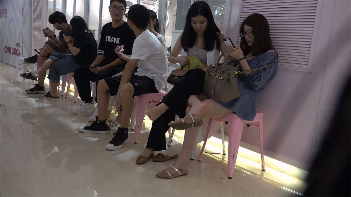 美足凉鞋姐妹