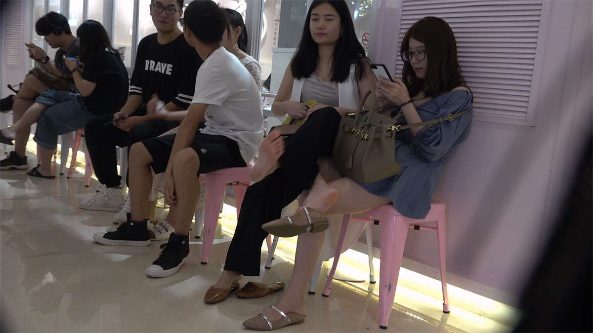 美足凉鞋姐妹
