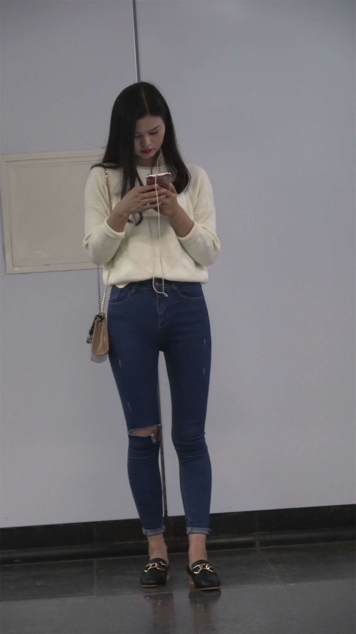 难得一见的紧身蓝牛好身材小姐姐