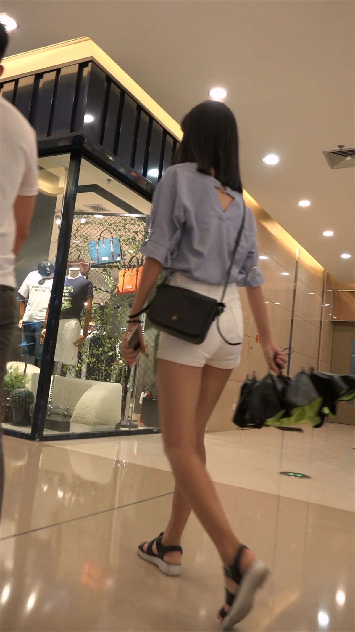 极品身材热裤气质美女姑娘