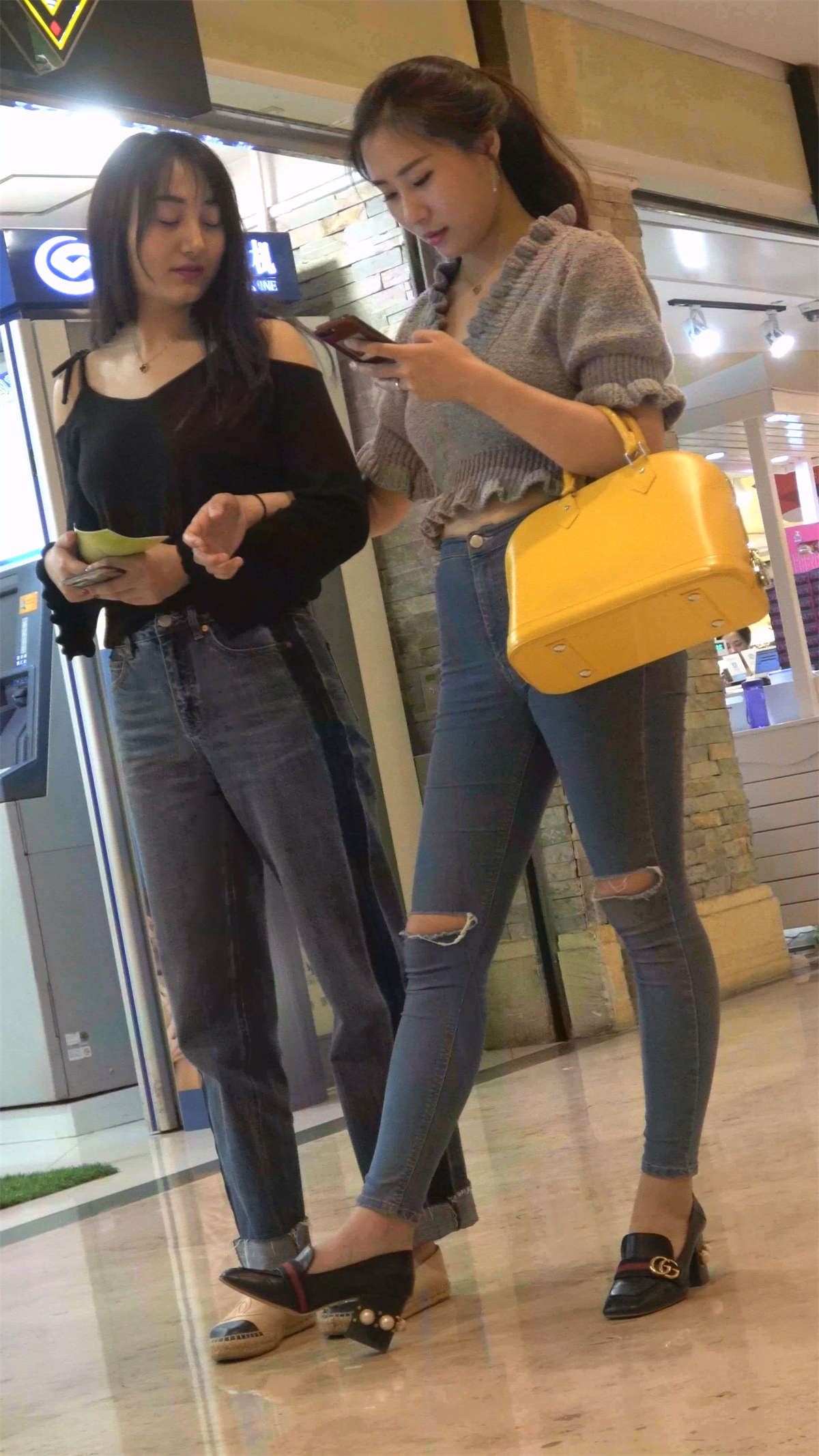 紧致牛仔蜜桃臀美女小姐姐