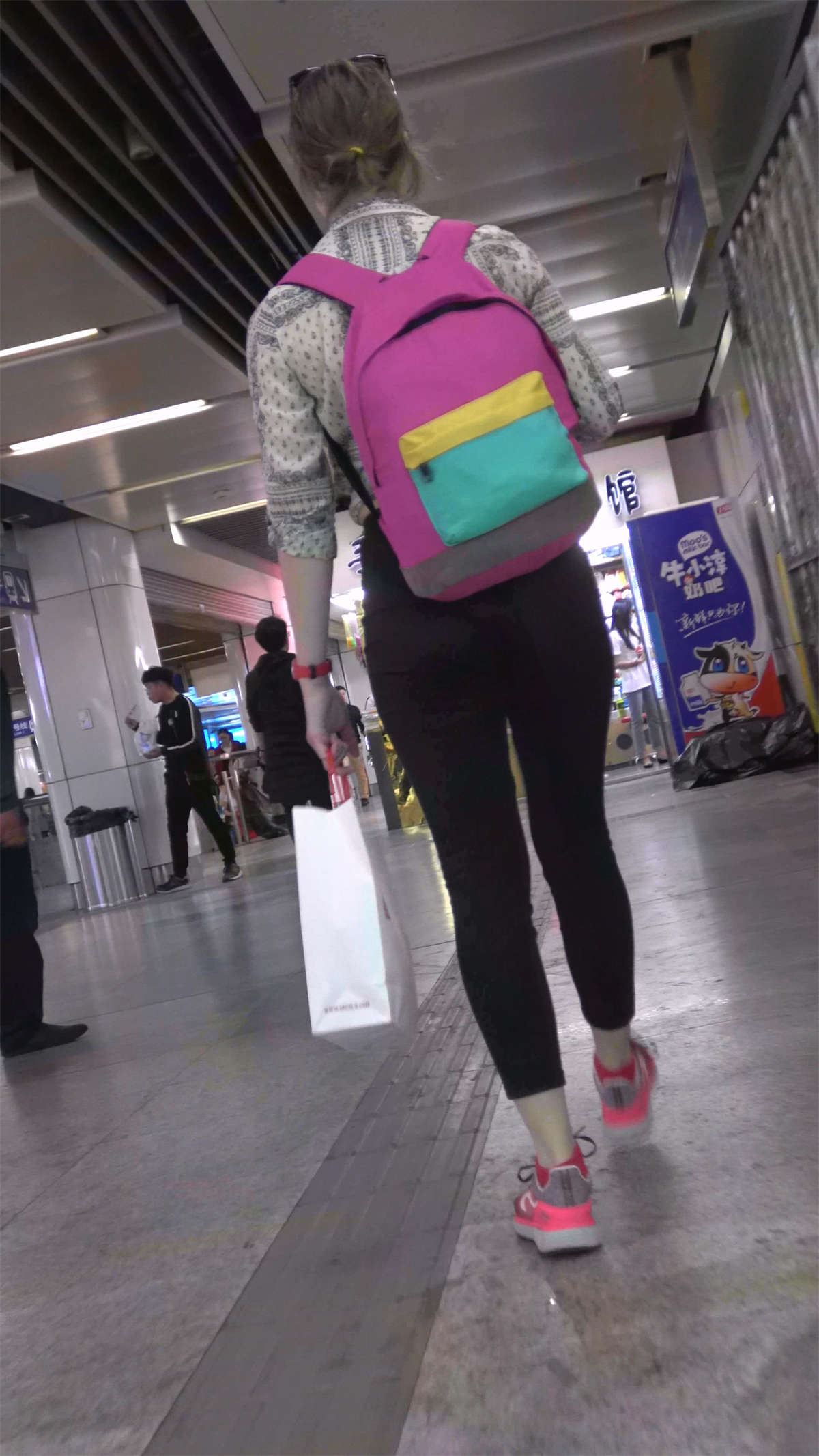 街拍逛街姐妹花