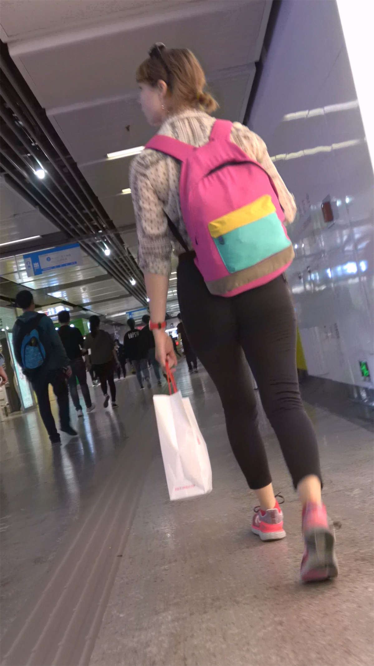 街拍逛街姐妹花