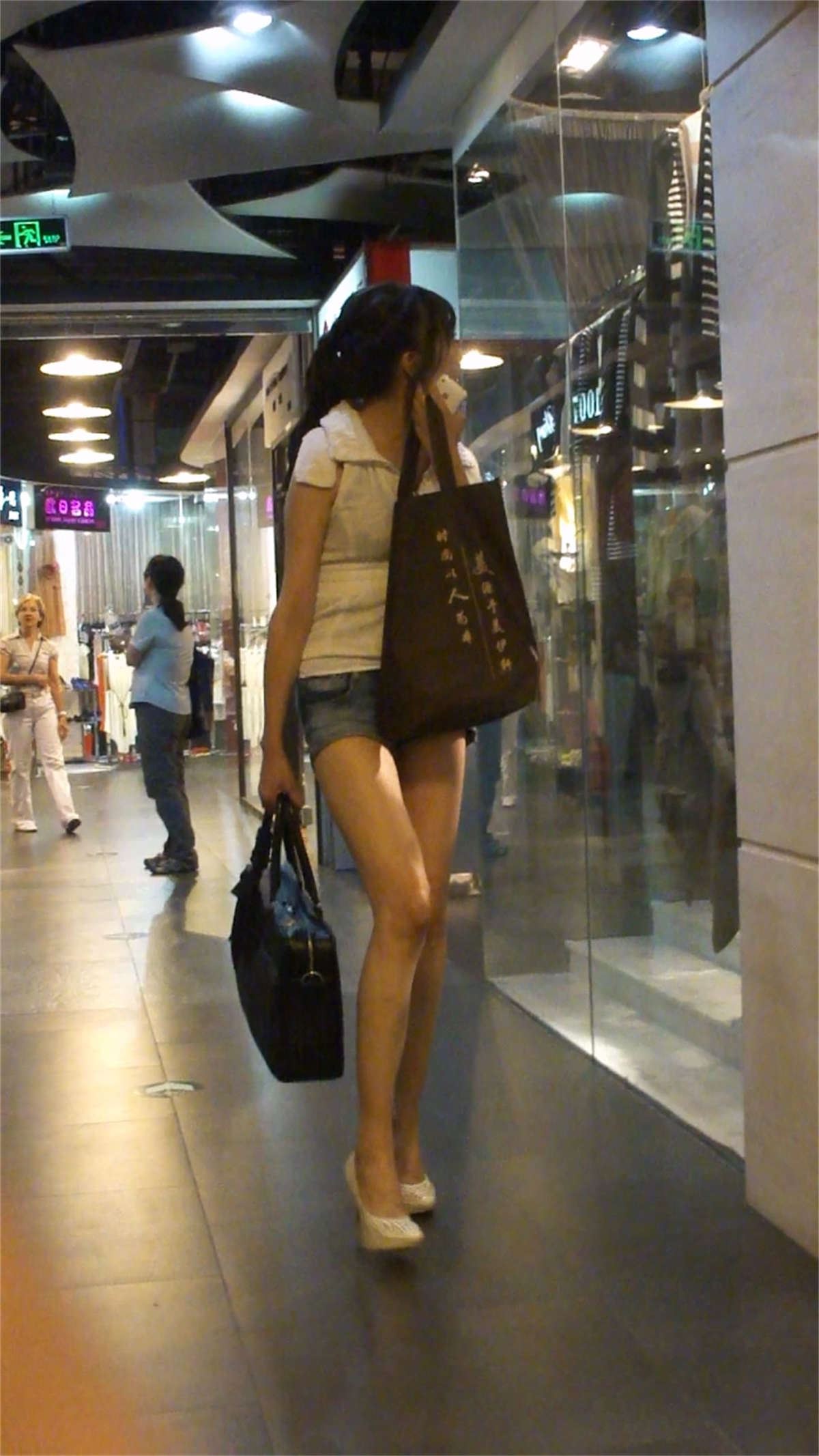 超长美腿高跟，牛仔短裤美女