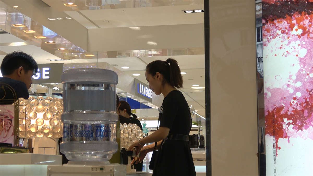 气质靓妹的长腿丝袜脚