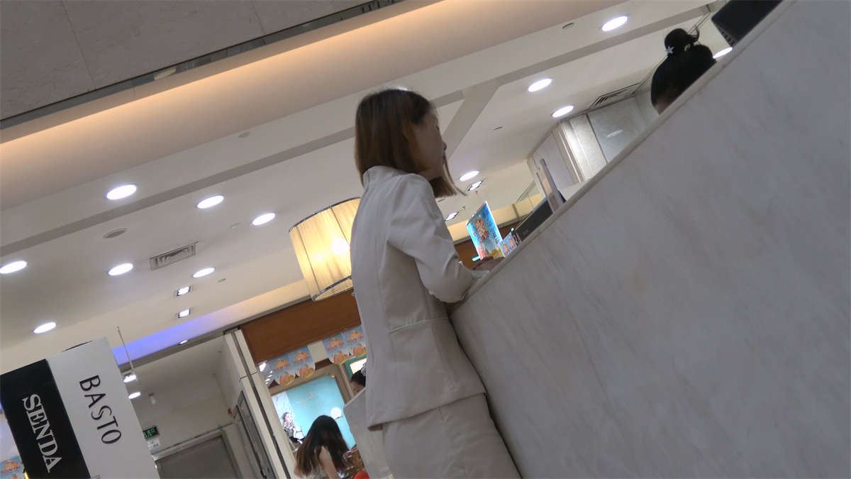 漂亮OL制服美女的极品诱惑丝袜脚