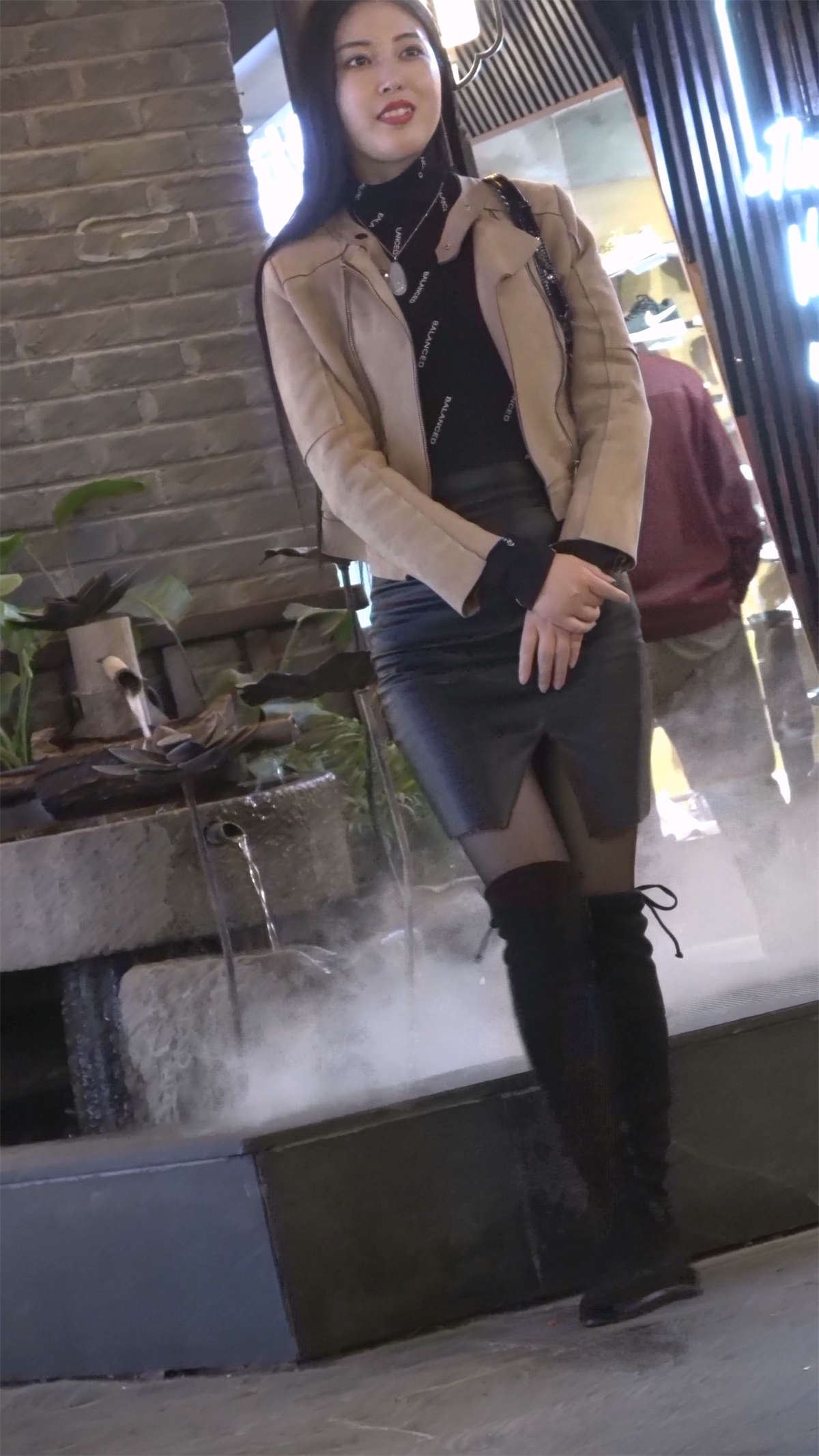 丝袜短裙性感美女